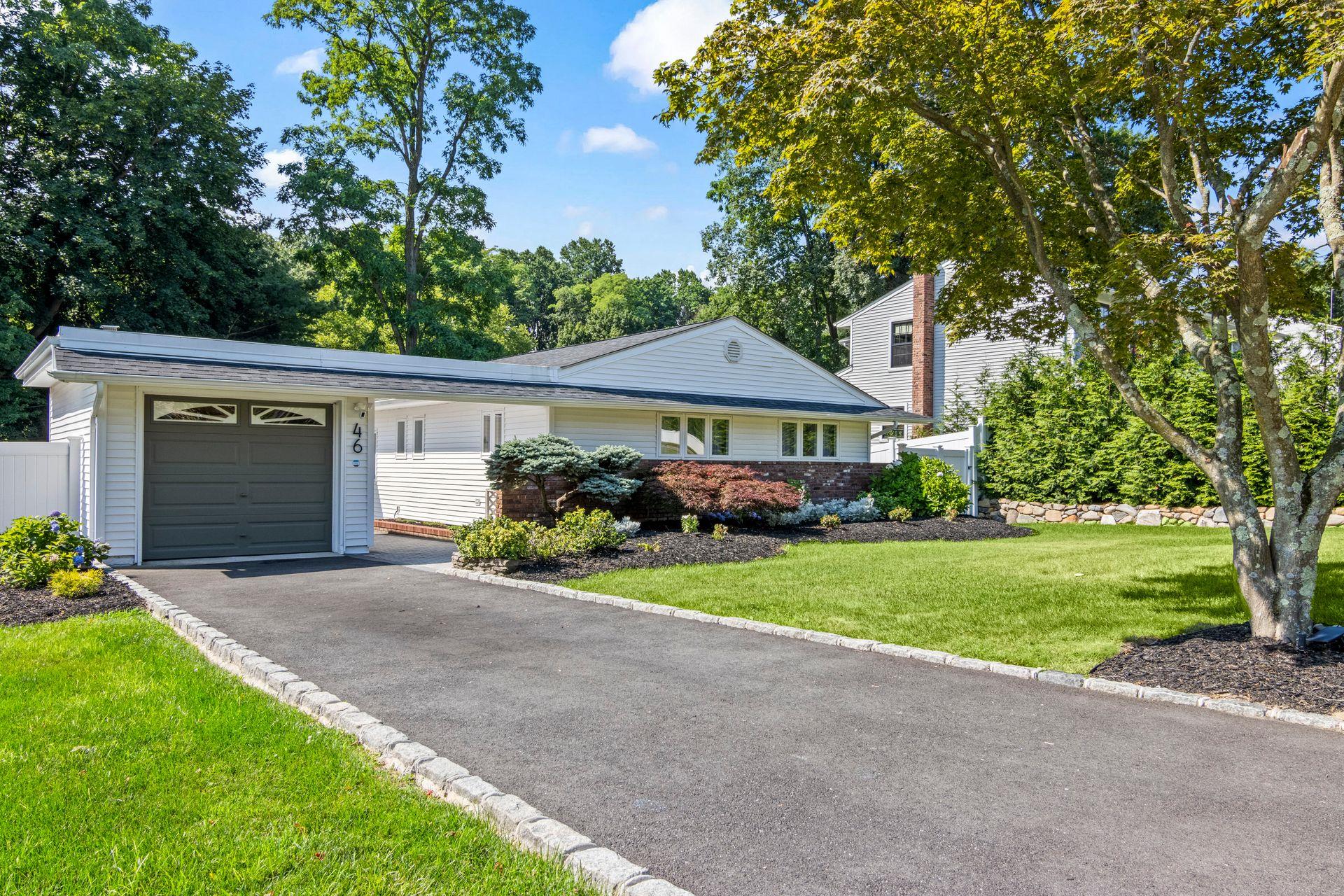 46 Knight Lane, Kings Park, NY 11754