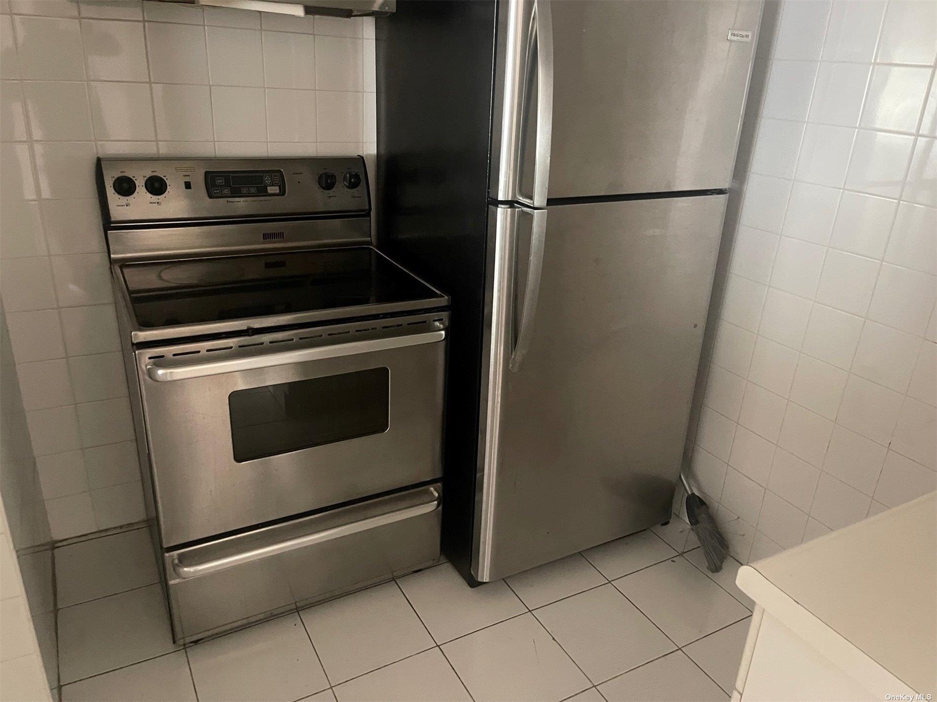 530 Hudson Avenue # B4, Cedarhurst, NY 11516