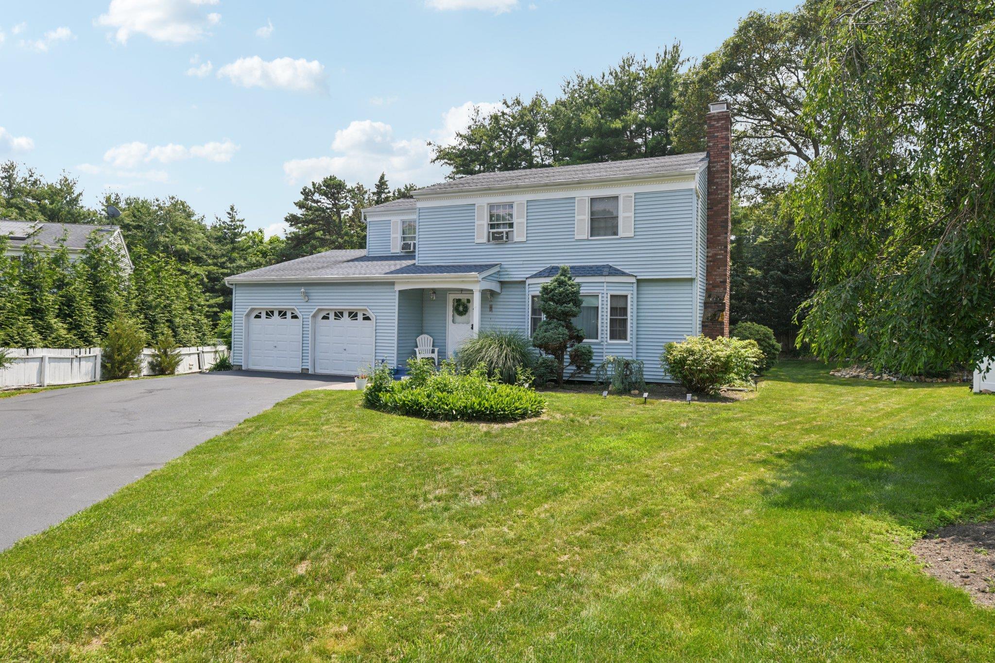 19 Sherwood Court, Ronkonkoma, NY 11779