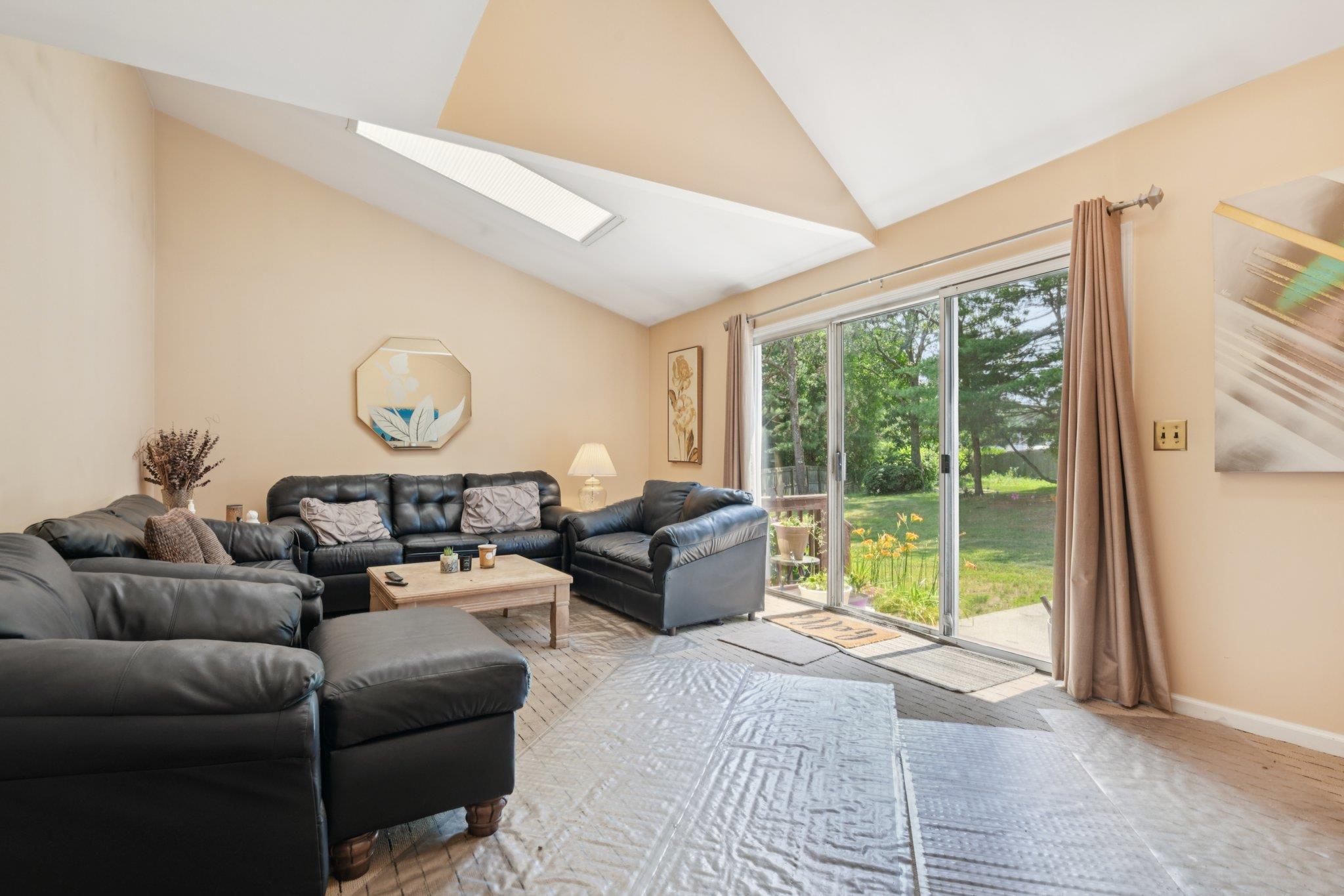 19 Sherwood Court, Ronkonkoma, NY 11779