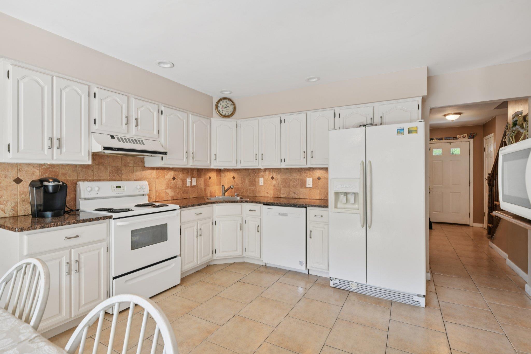 19 Sherwood Court, Ronkonkoma, NY 11779