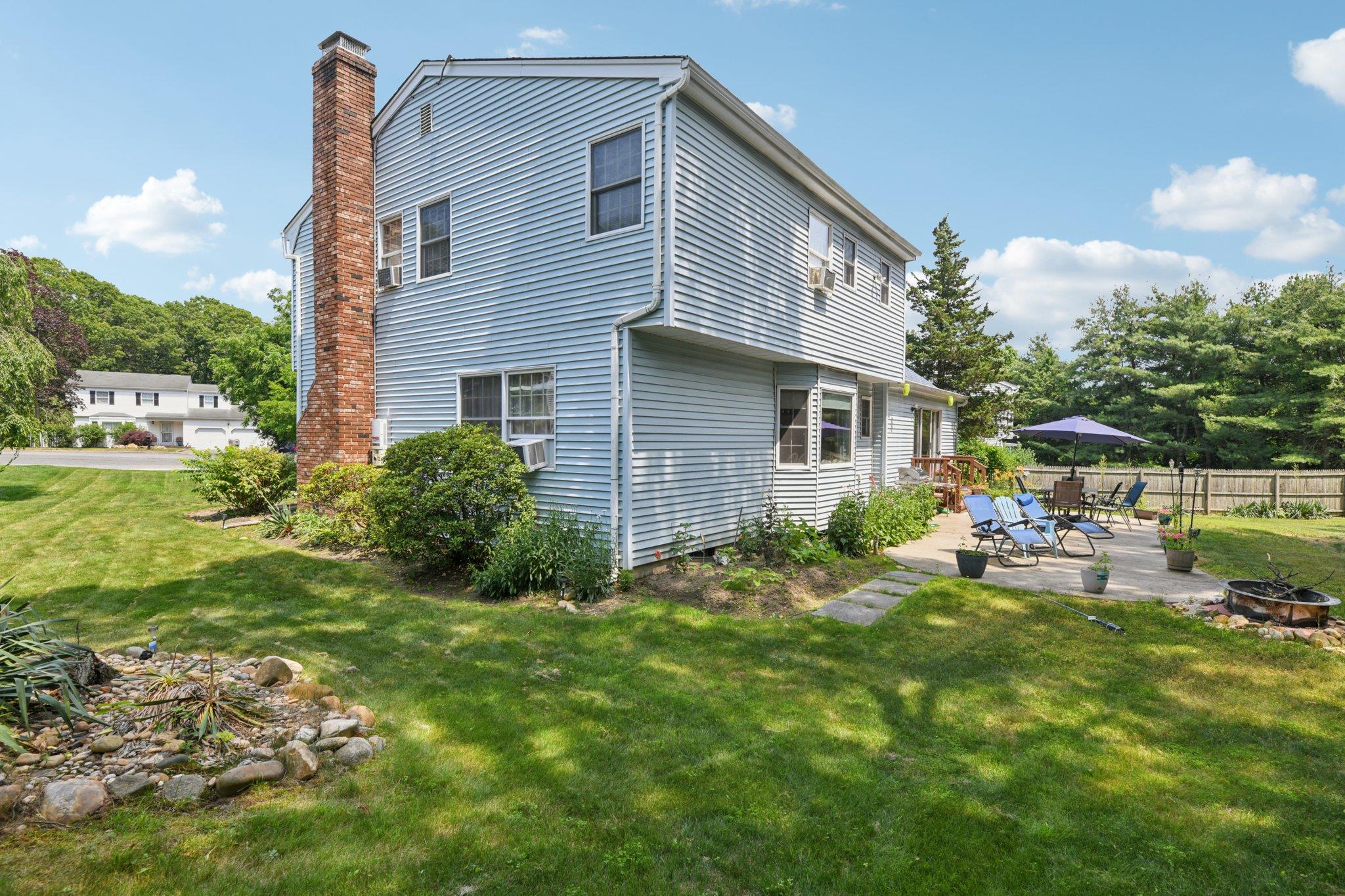 19 Sherwood Court, Ronkonkoma, NY 11779