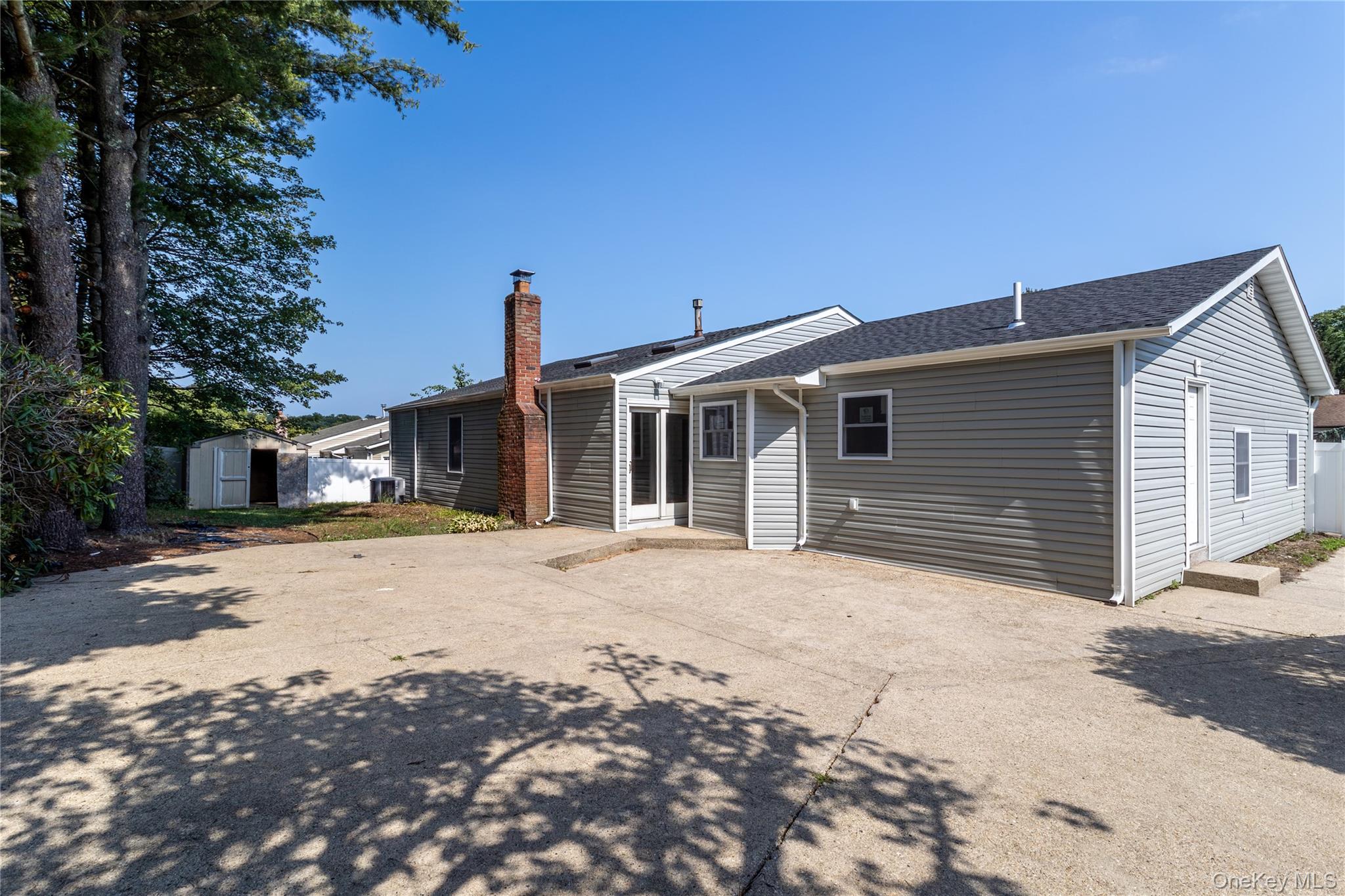 23 Waterford Drive, Wheatley Heights, NY 11798