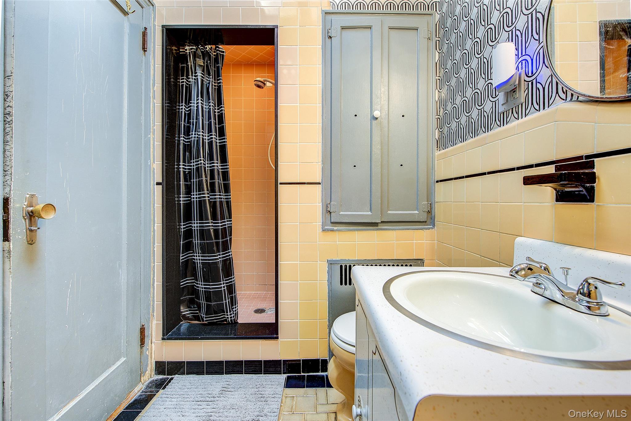 82-91 Caldwell Avenue, Middle Village, NY 11379