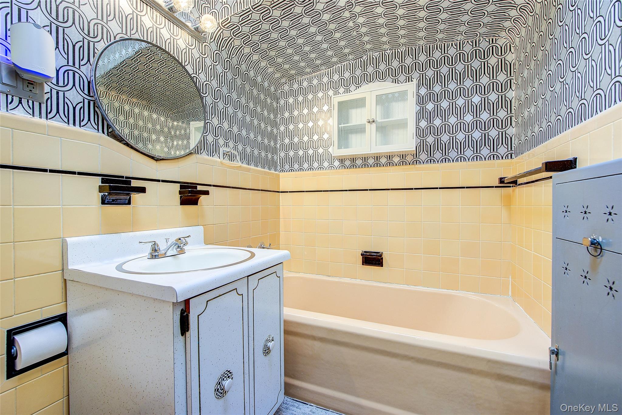 82-91 Caldwell Avenue, Middle Village, NY 11379