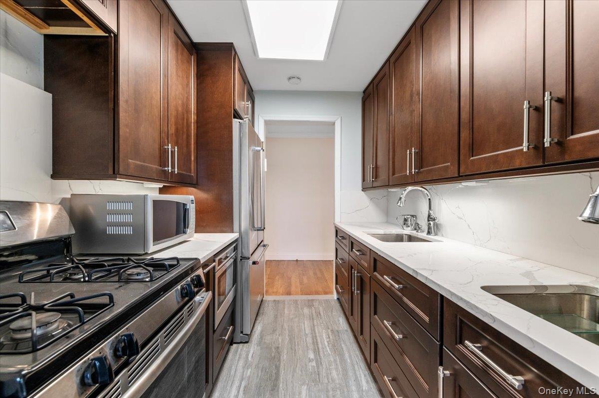 833 Central Avenue # 3M, Far Rockaway, NY 11691