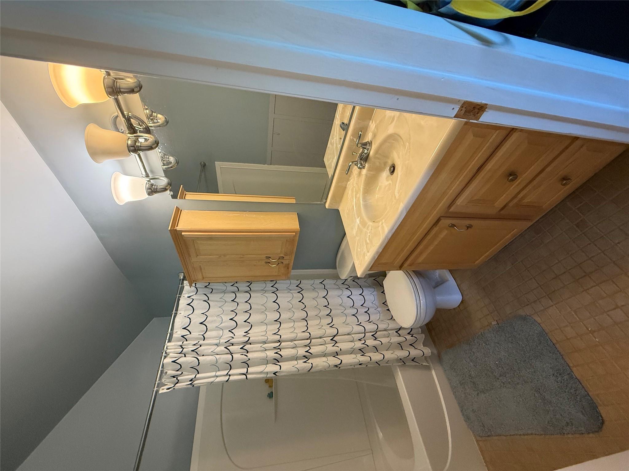 5 Petersen Court # 5, West Babylon, NY 11704