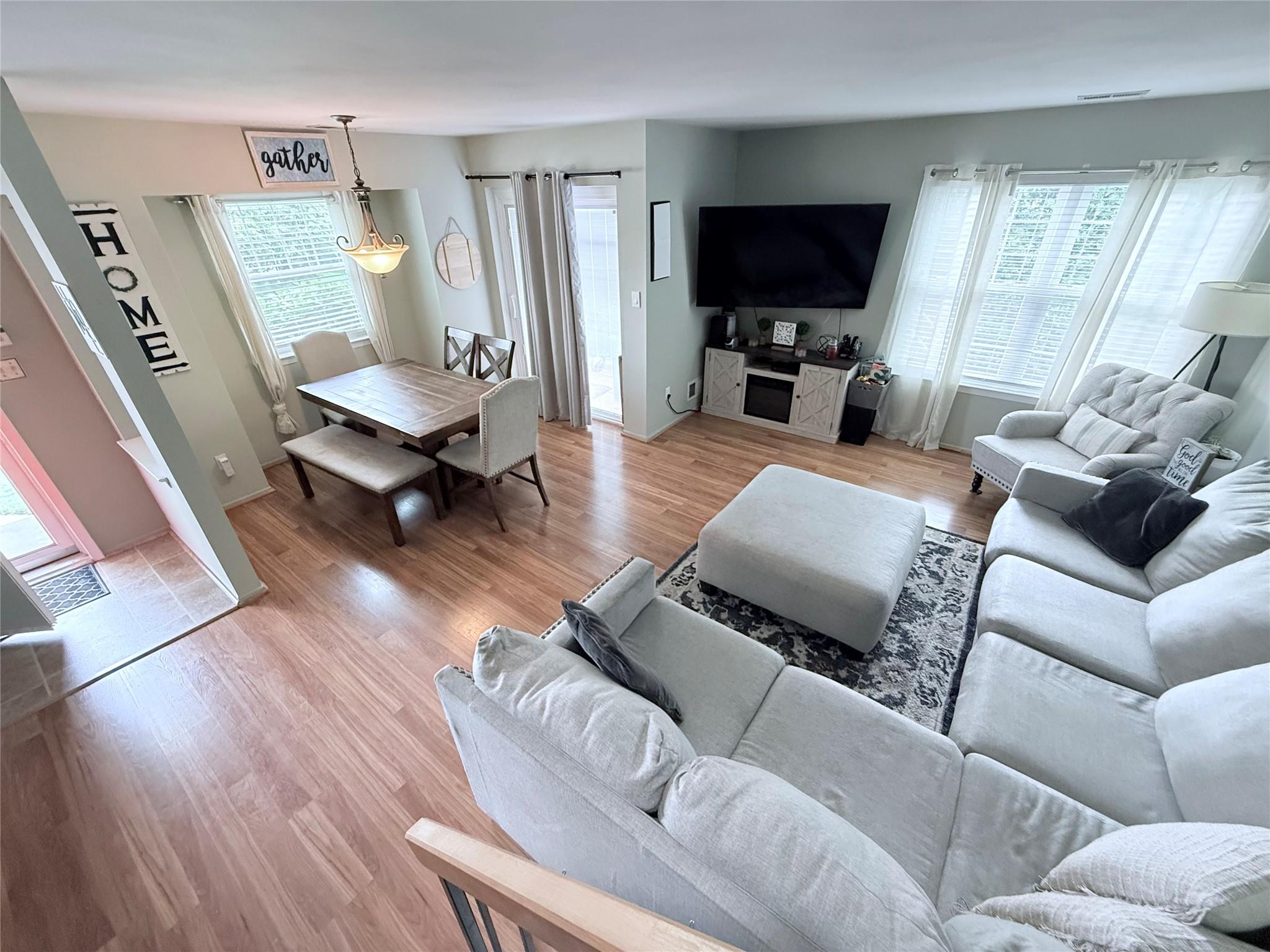 5 Petersen Court # 5, West Babylon, NY 11704