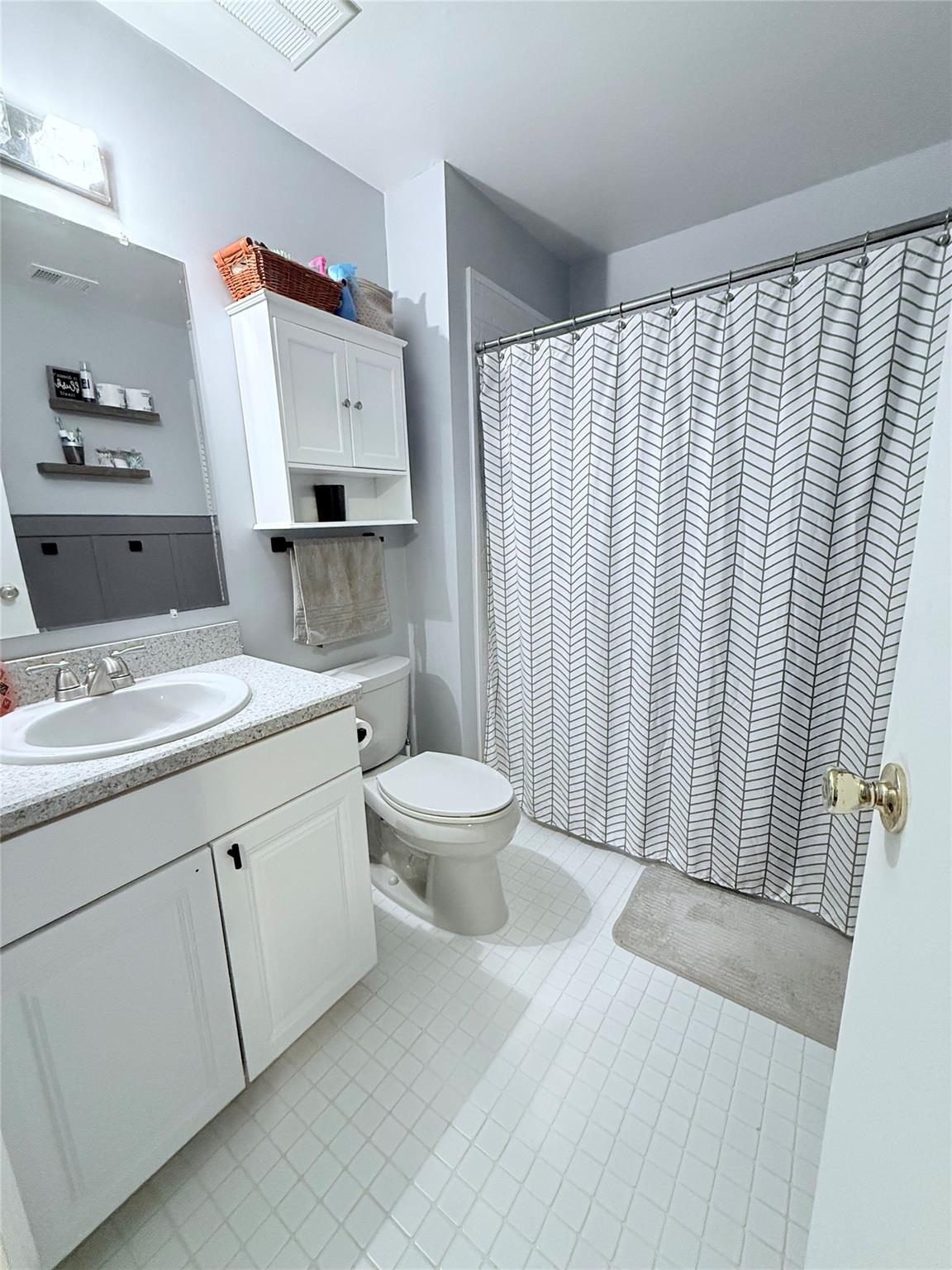 5 Petersen Court # 5, West Babylon, NY 11704