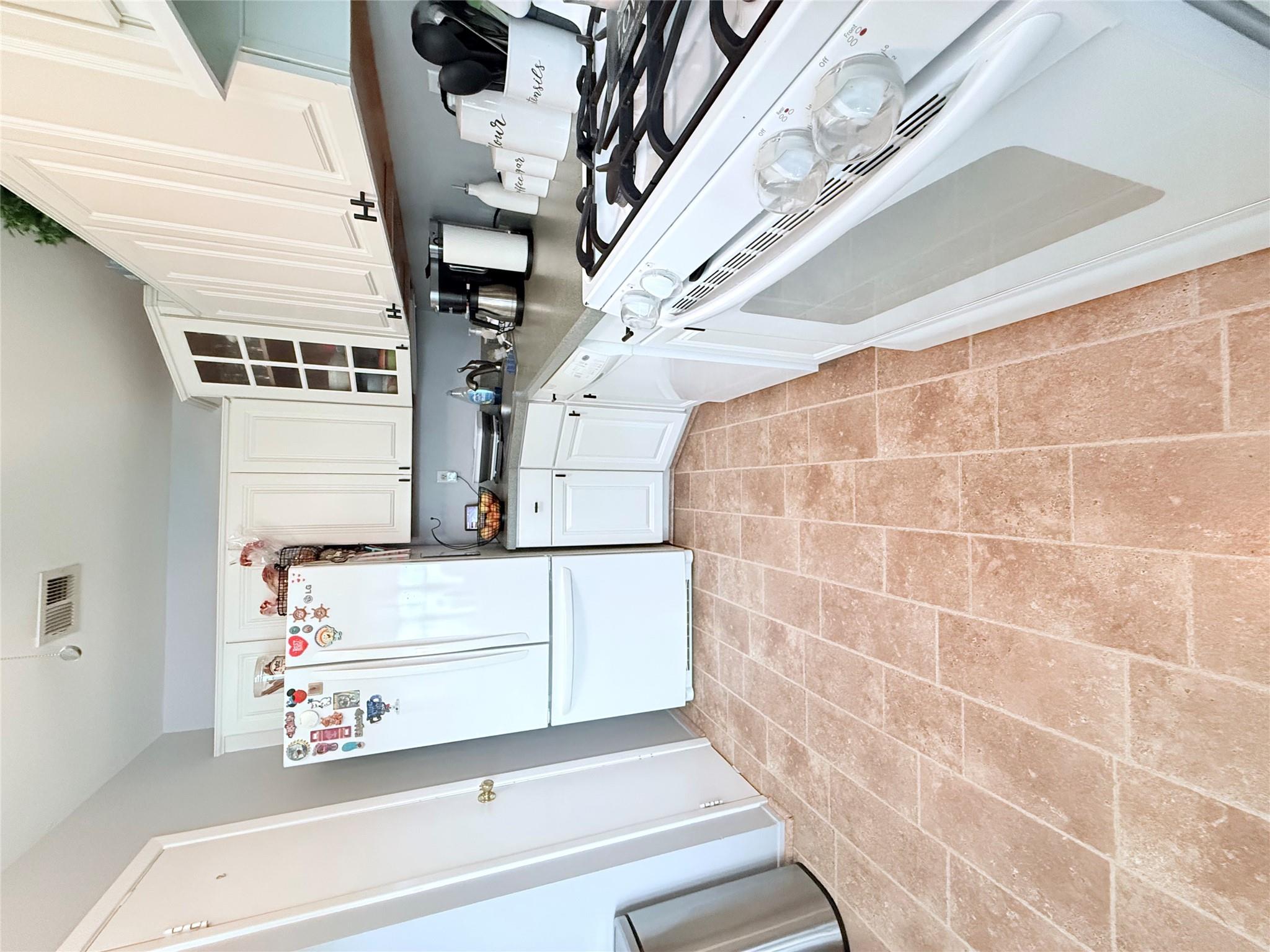 5 Petersen Court # 5, West Babylon, NY 11704