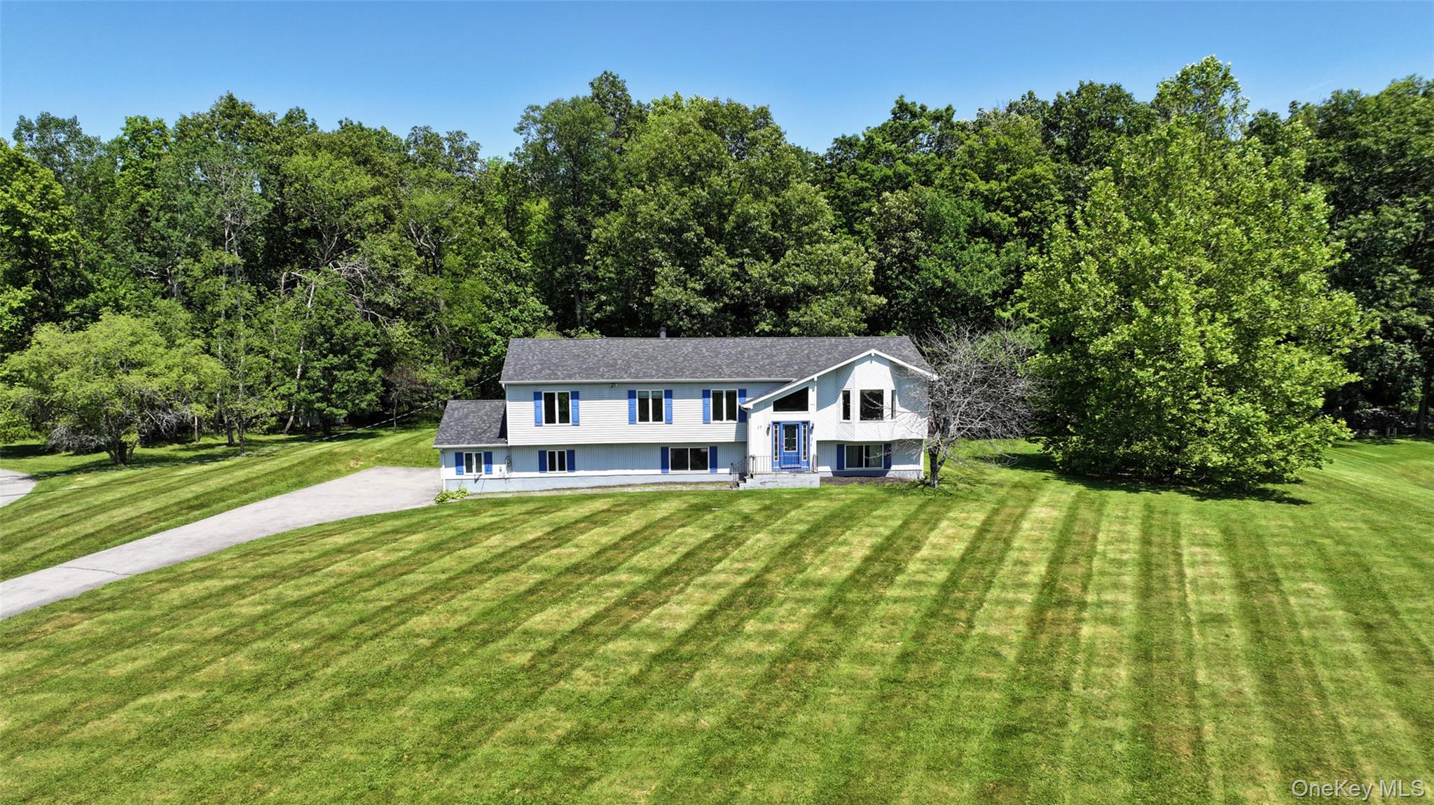 17 Purdy Lane, New Windsor, NY 12553