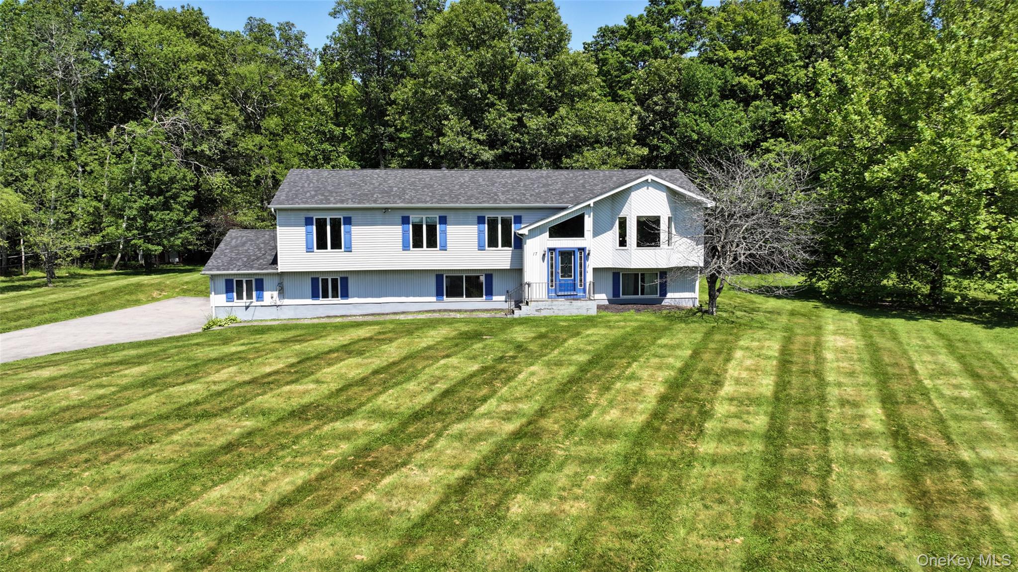 17 Purdy Lane, New Windsor, NY 12553