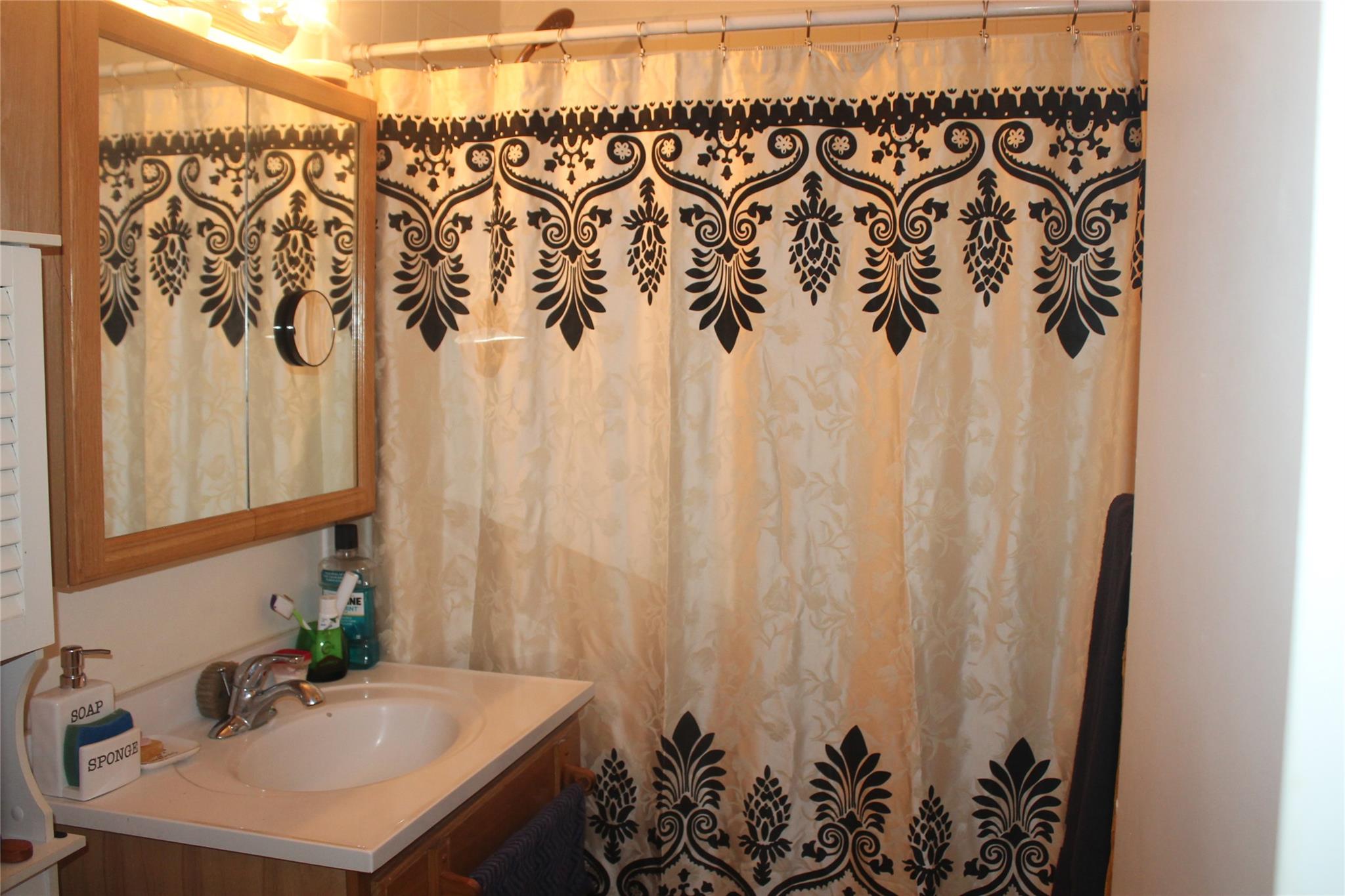 7 Secora Road # H-16, Monsey, NY 10952