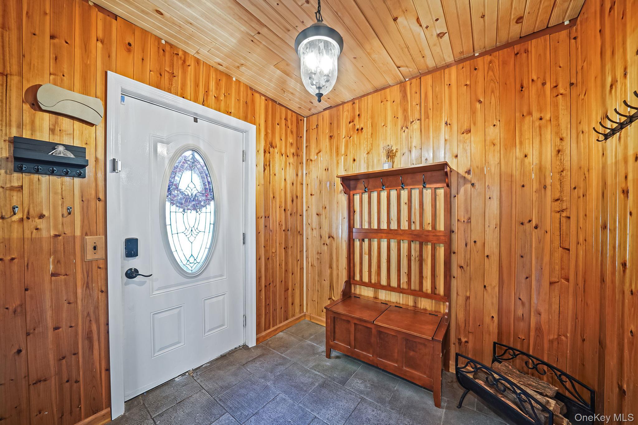 17 Aberdeen Street, Malverne, NY 11565