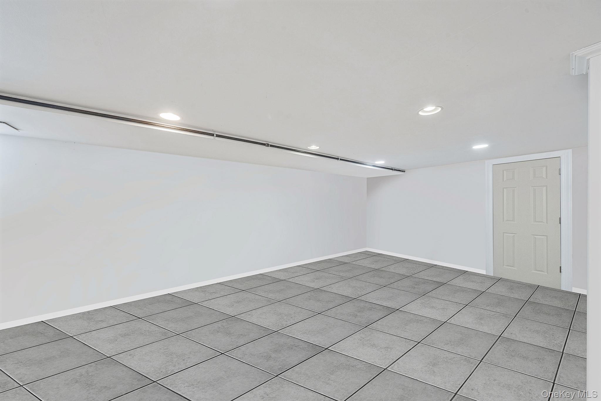 17 Aberdeen Street, Malverne, NY 11565