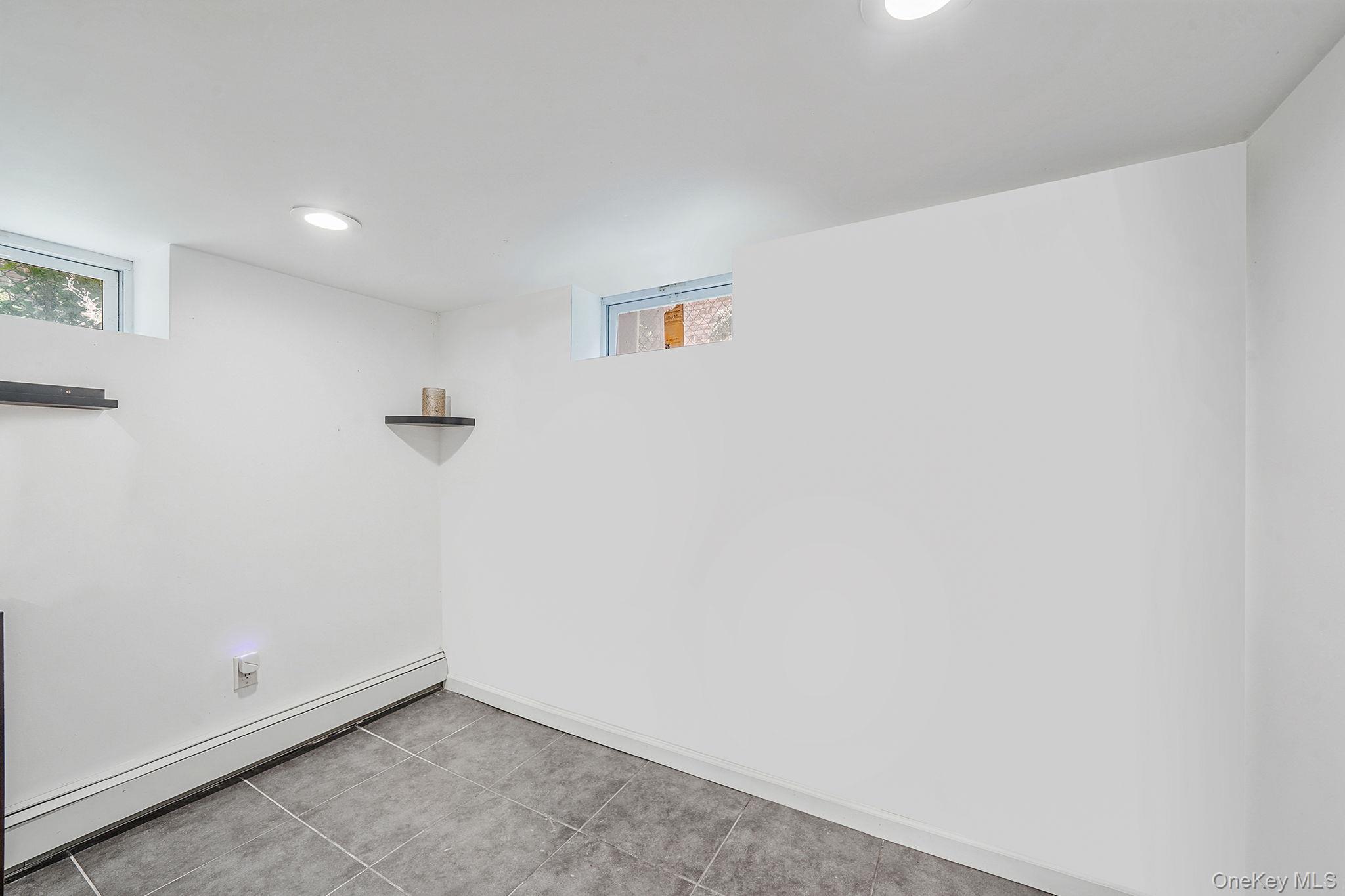 17 Aberdeen Street, Malverne, NY 11565