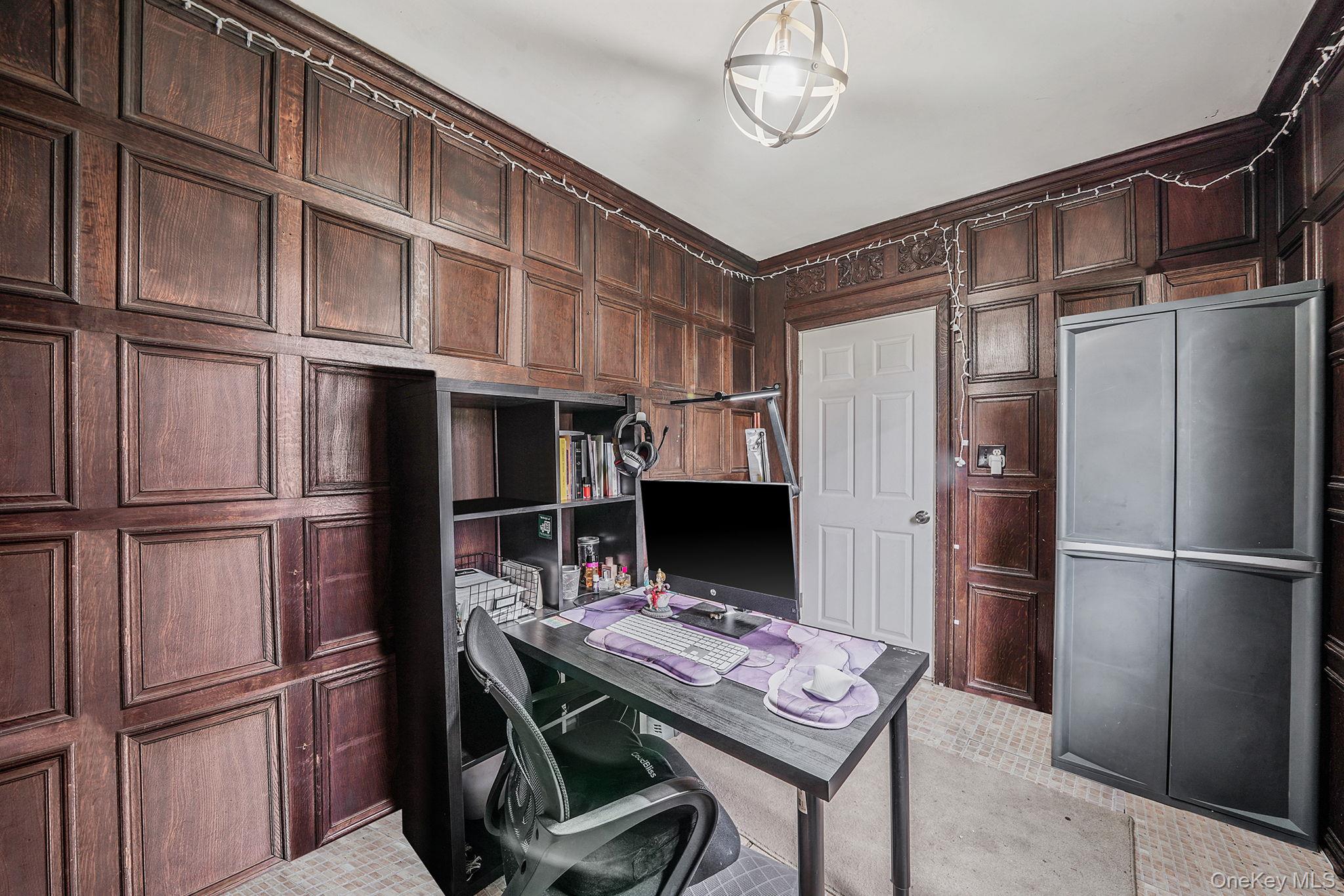 17 Aberdeen Street, Malverne, NY 11565