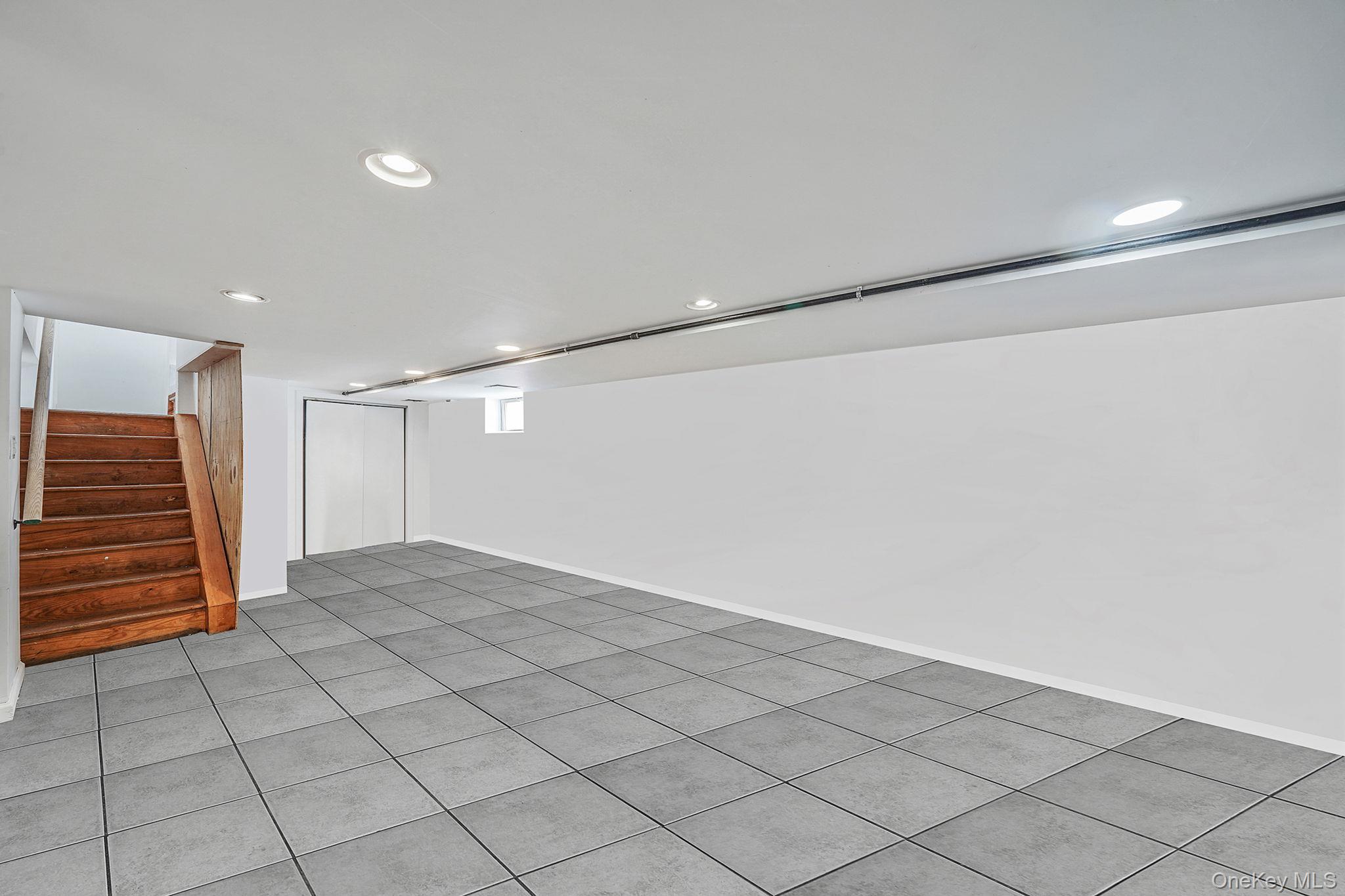 17 Aberdeen Street, Malverne, NY 11565