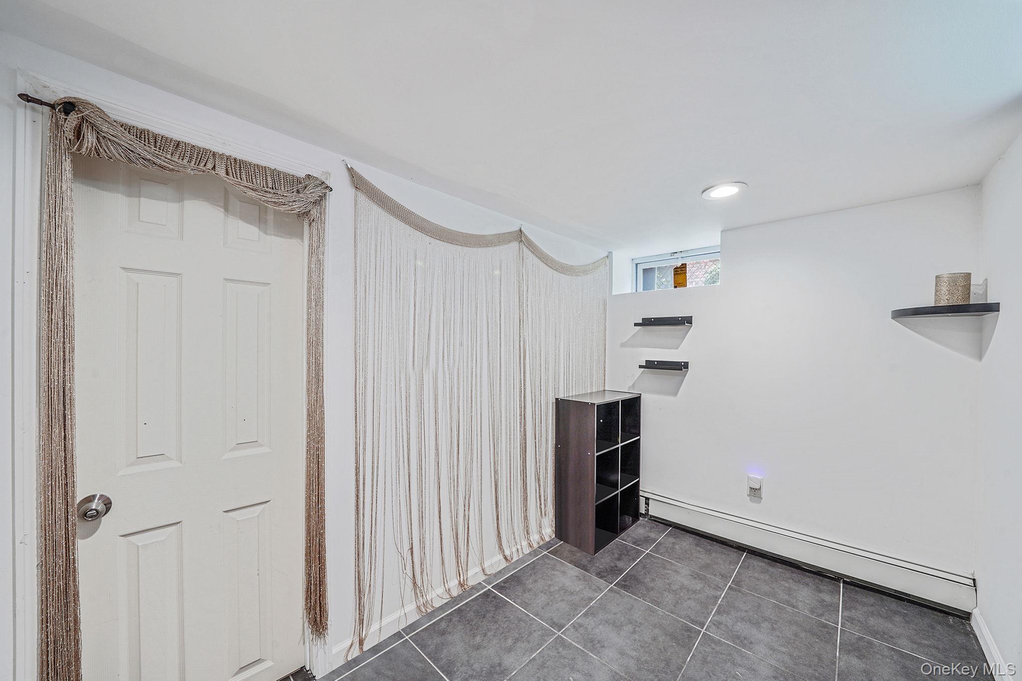 17 Aberdeen Street, Malverne, NY 11565