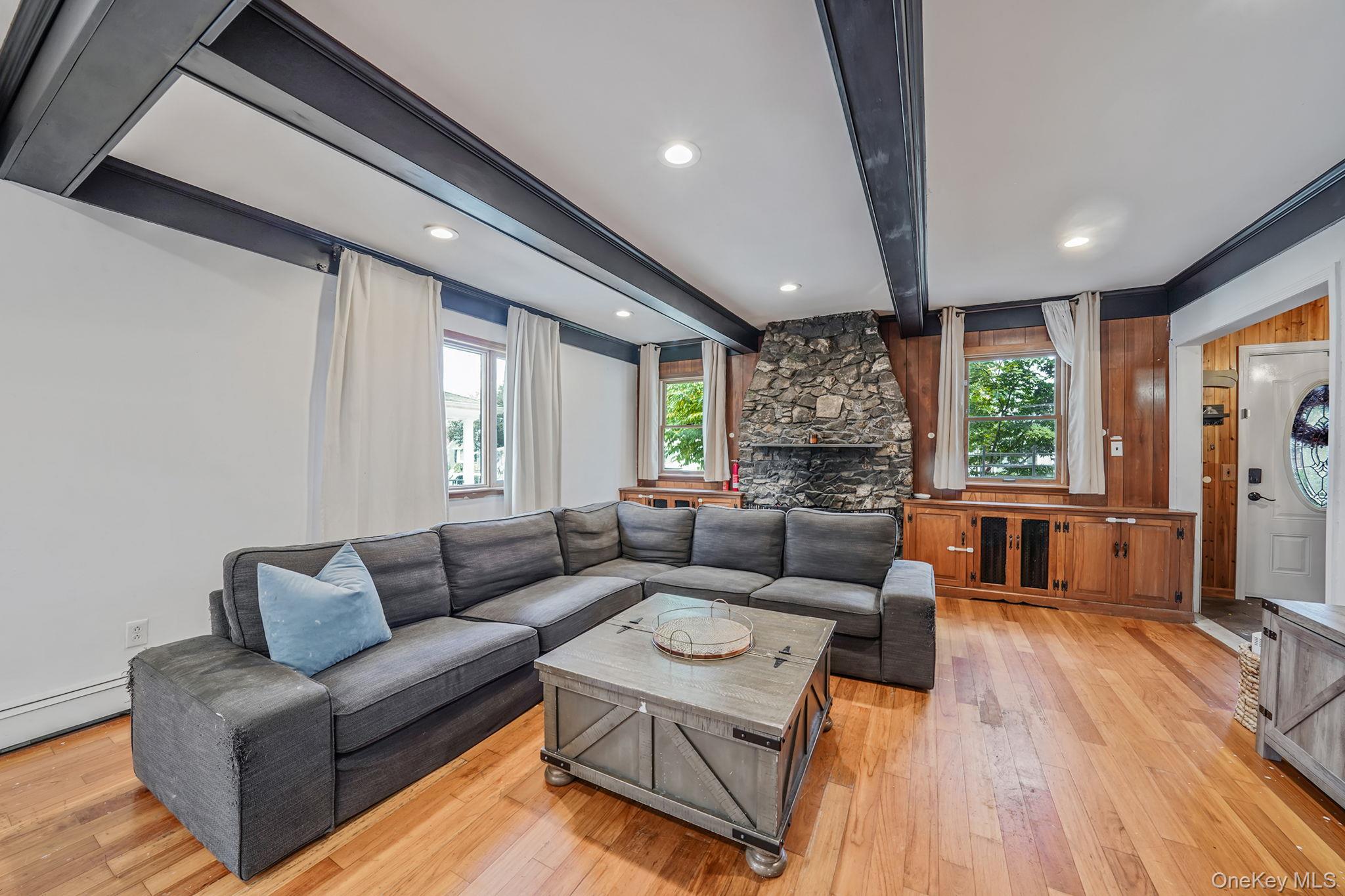 17 Aberdeen Street, Malverne, NY 11565