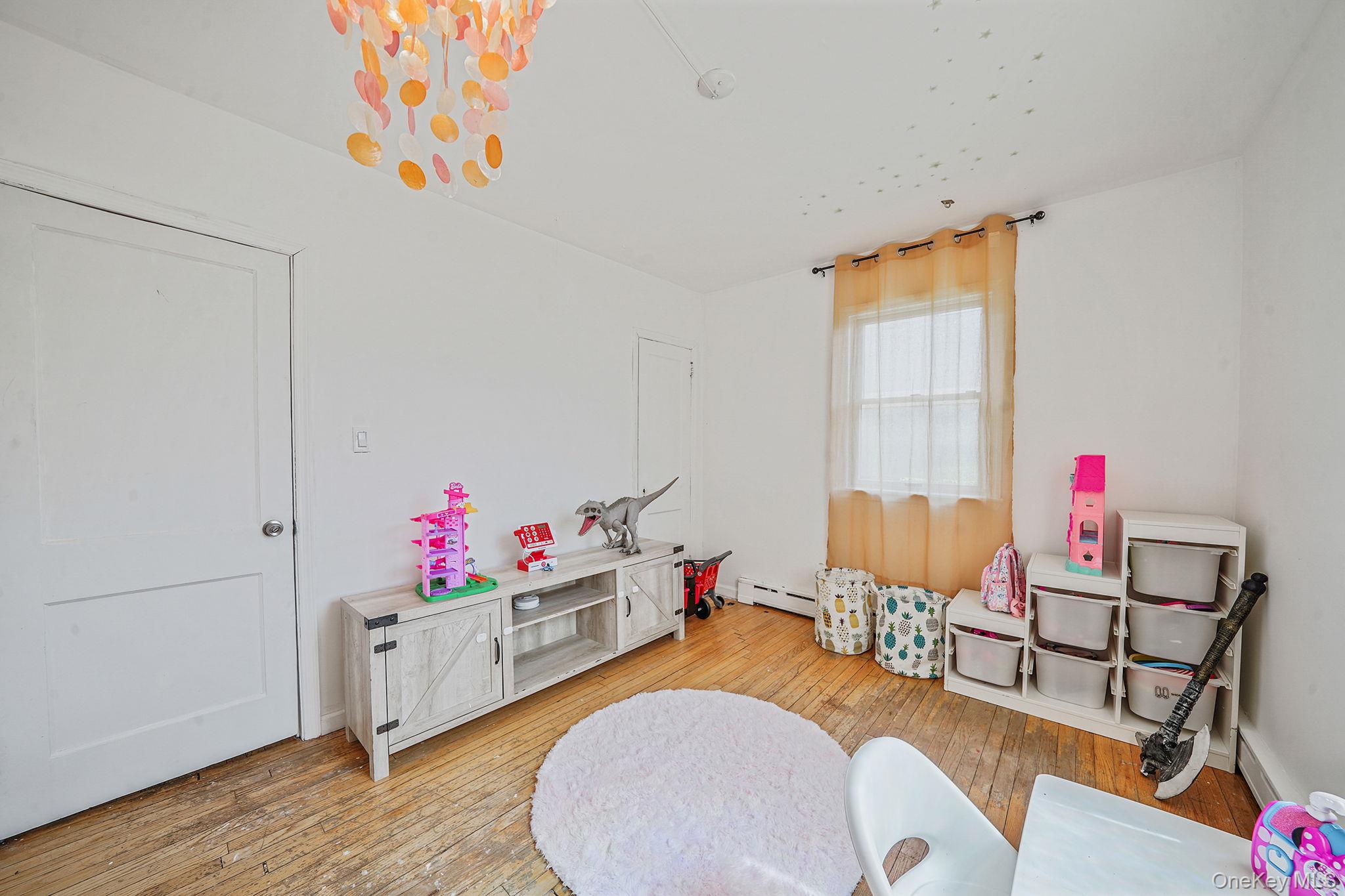 17 Aberdeen Street, Malverne, NY 11565