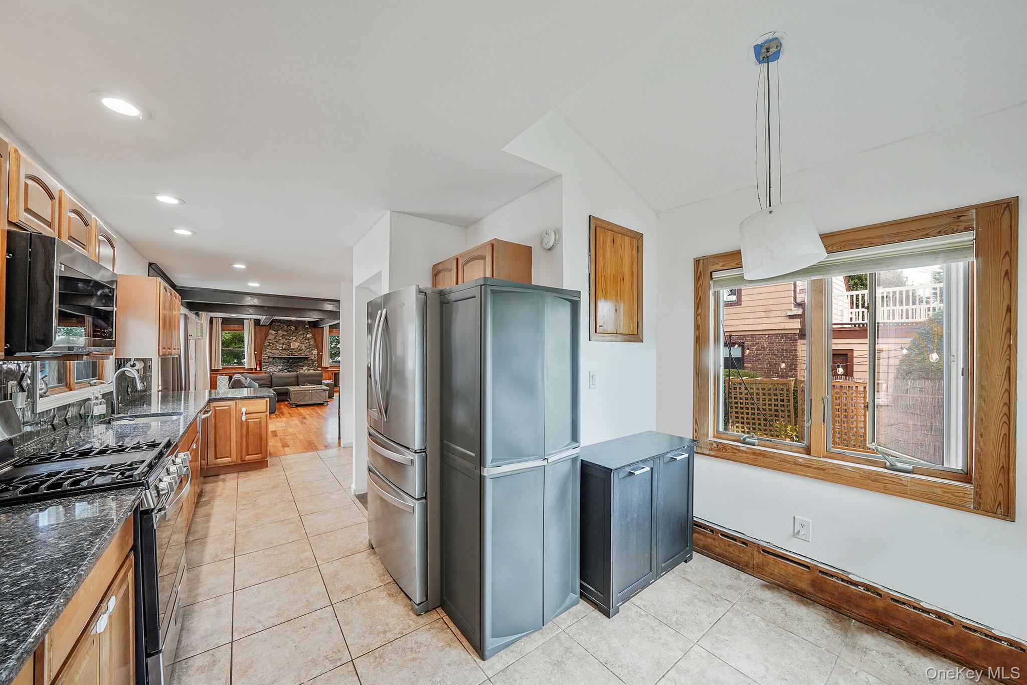 17 Aberdeen Street, Malverne, NY 11565