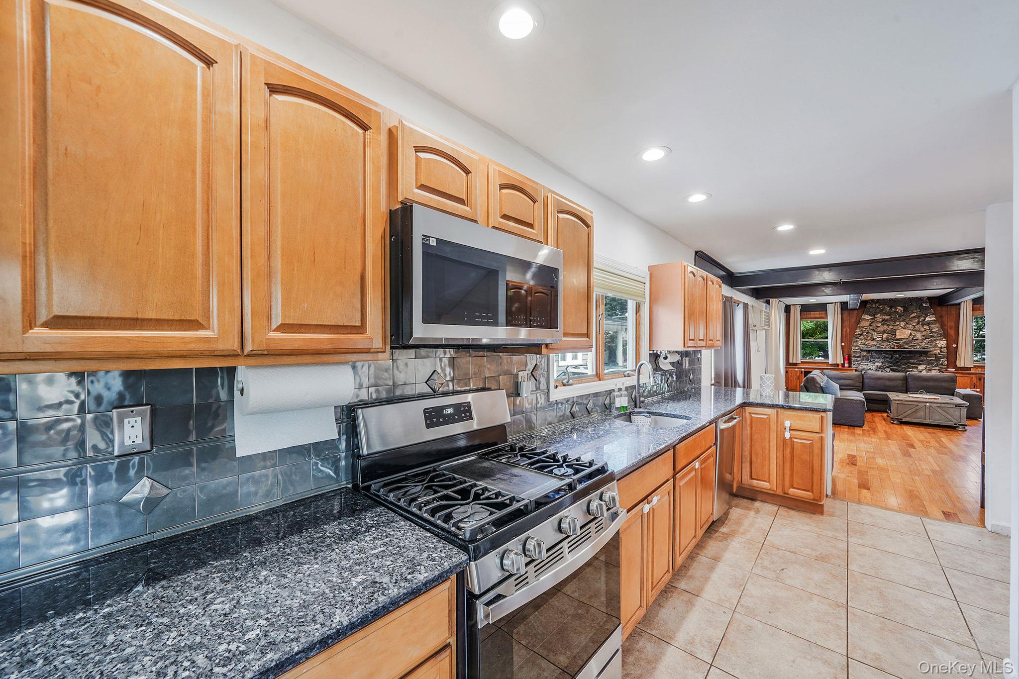 17 Aberdeen Street, Malverne, NY 11565