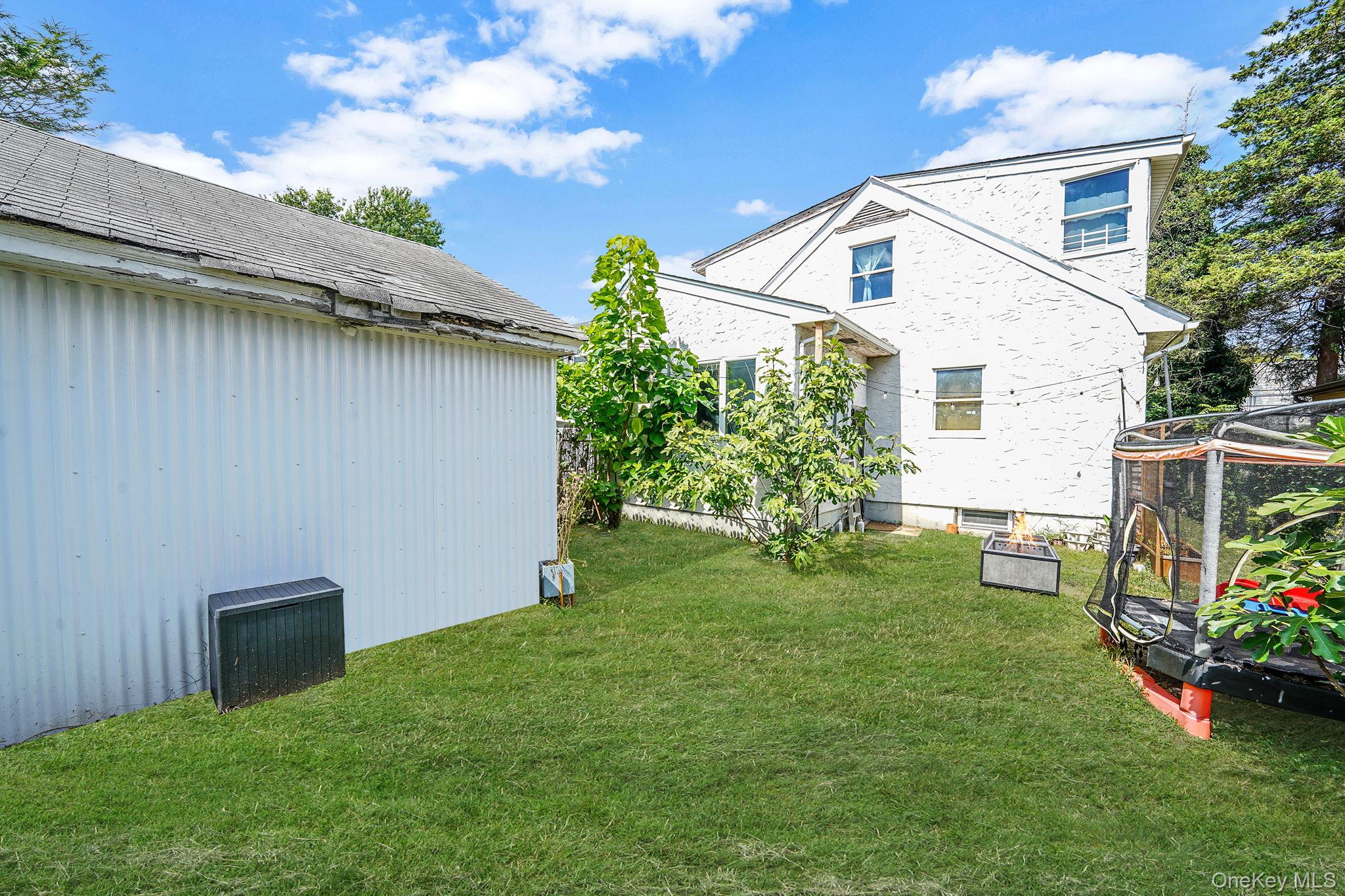 17 Aberdeen Street, Malverne, NY 11565