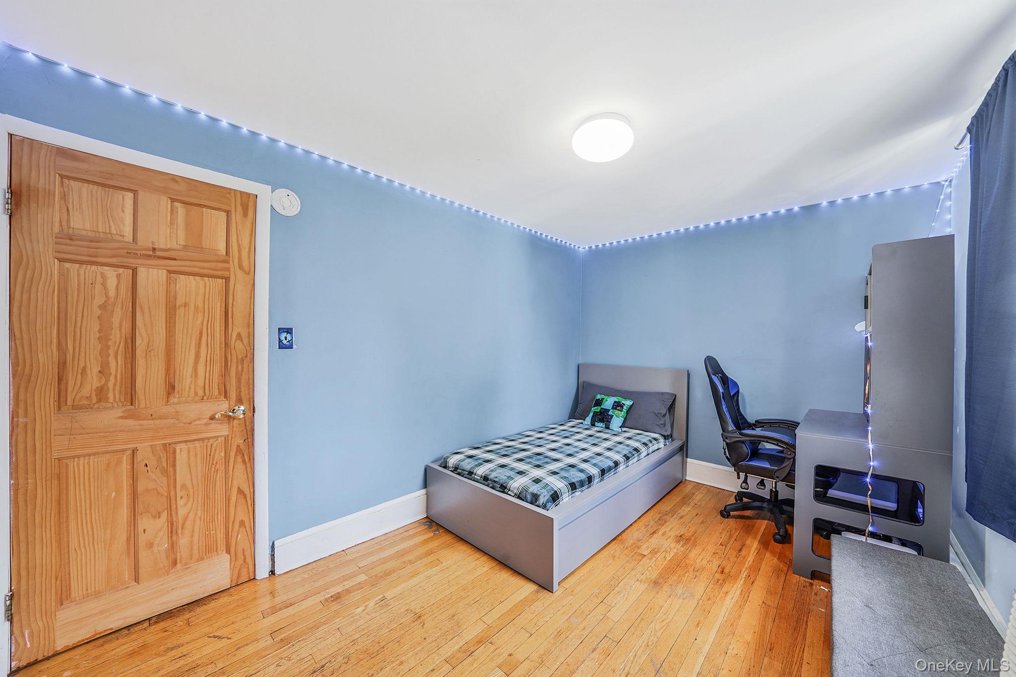 17 Aberdeen Street, Malverne, NY 11565