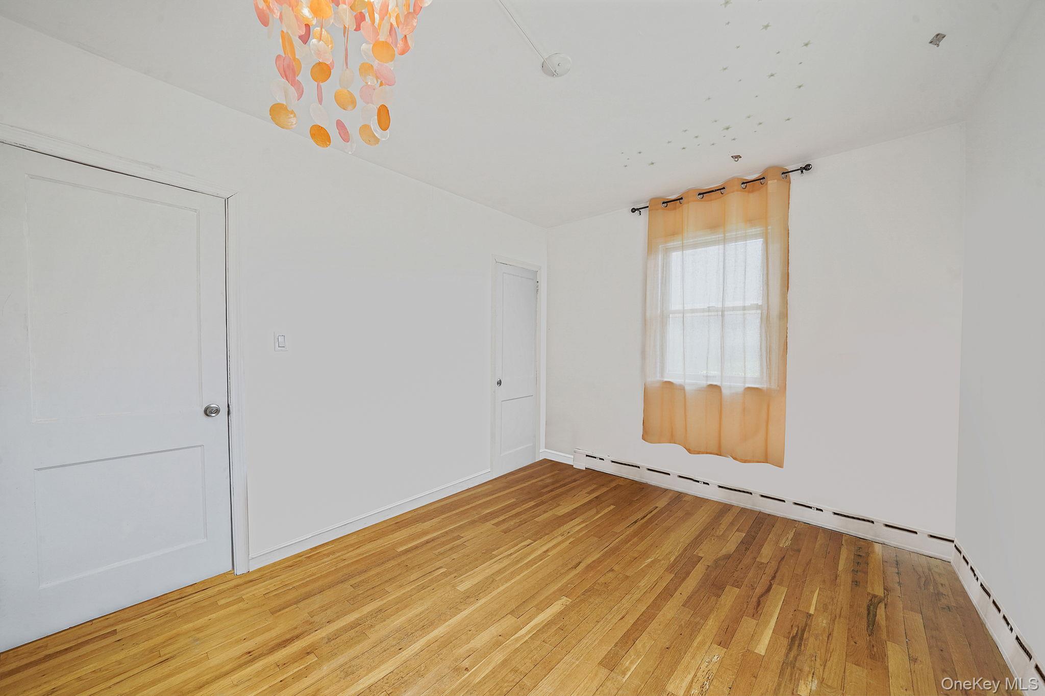 17 Aberdeen Street, Malverne, NY 11565