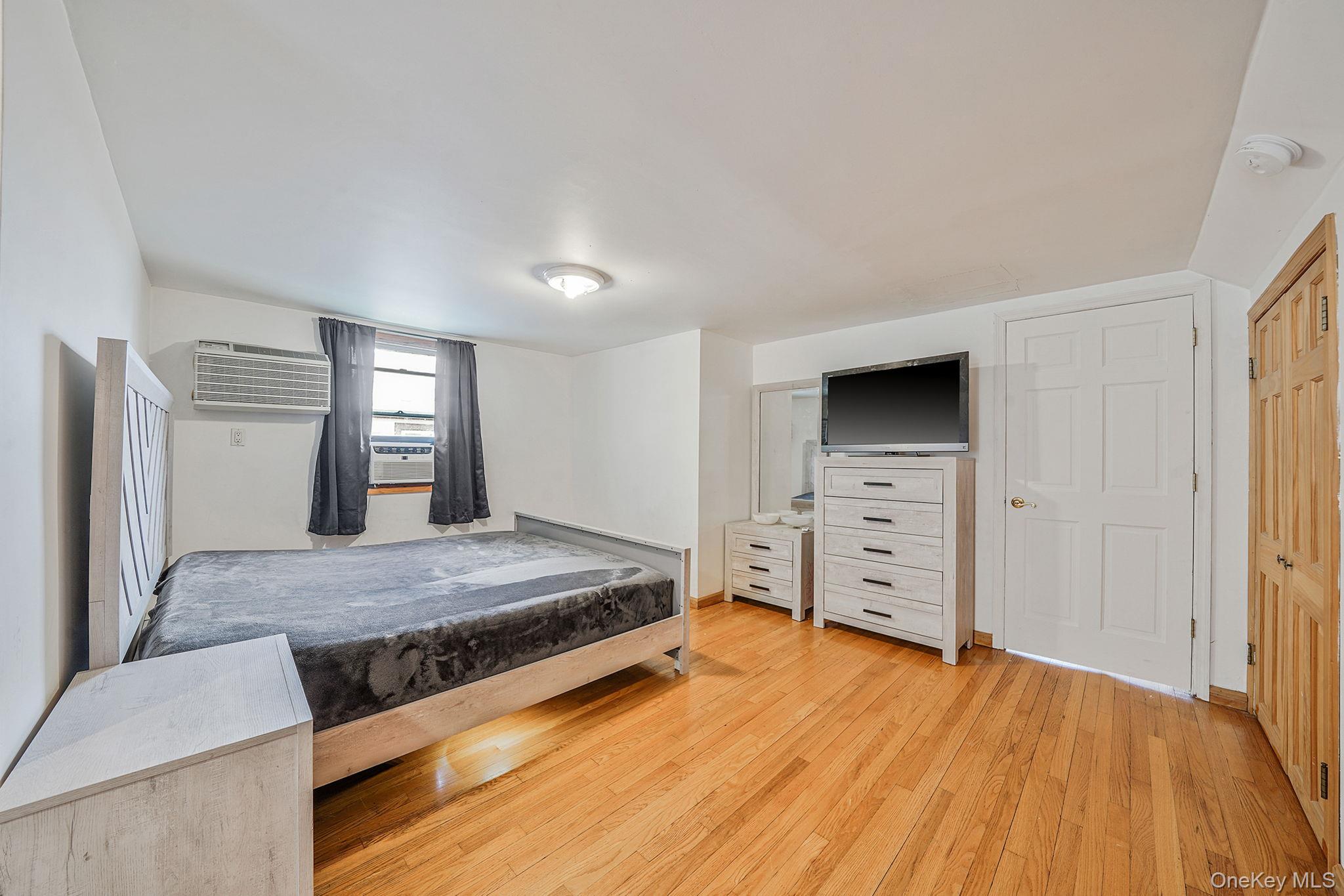 17 Aberdeen Street, Malverne, NY 11565