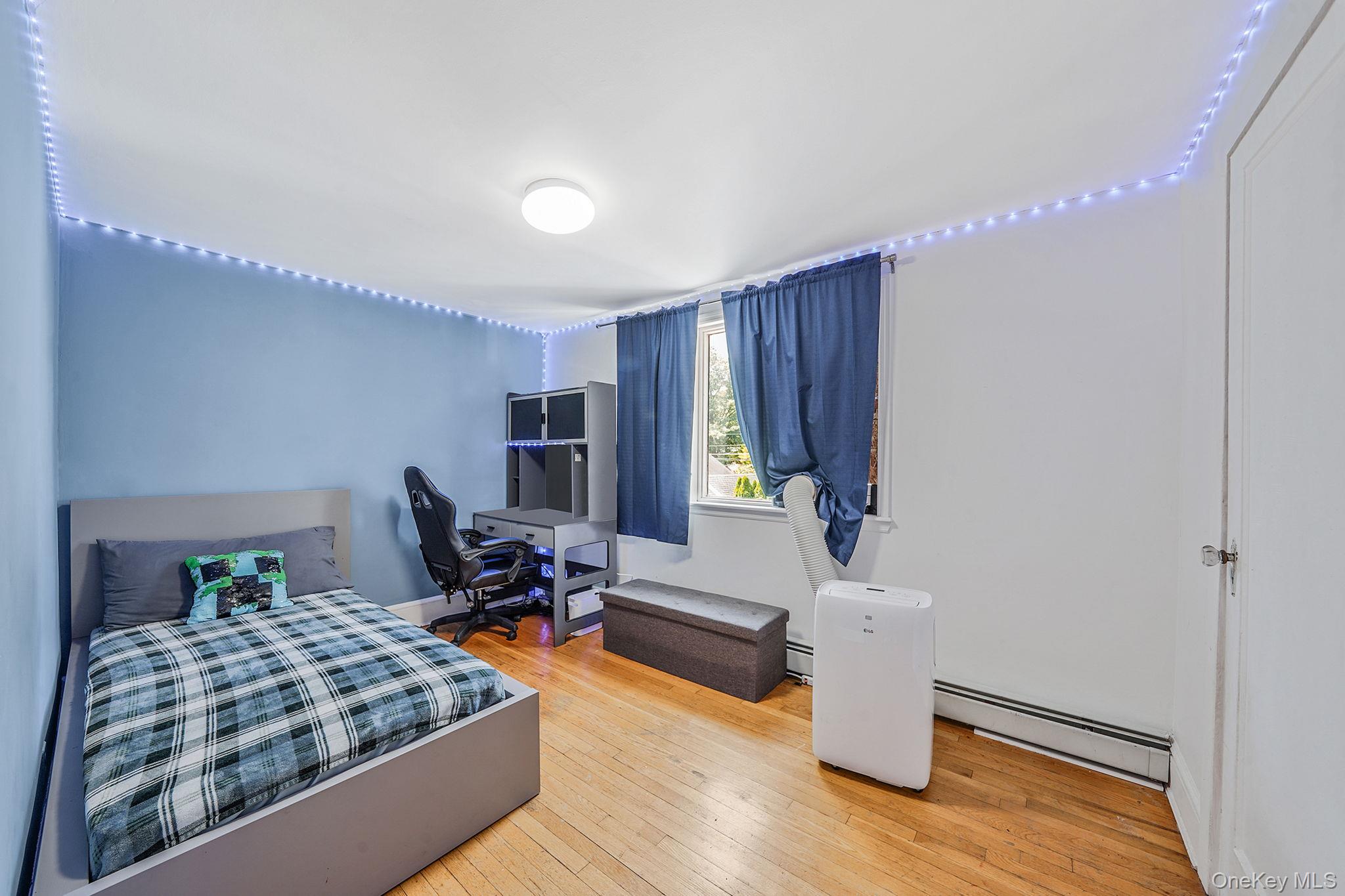 17 Aberdeen Street, Malverne, NY 11565