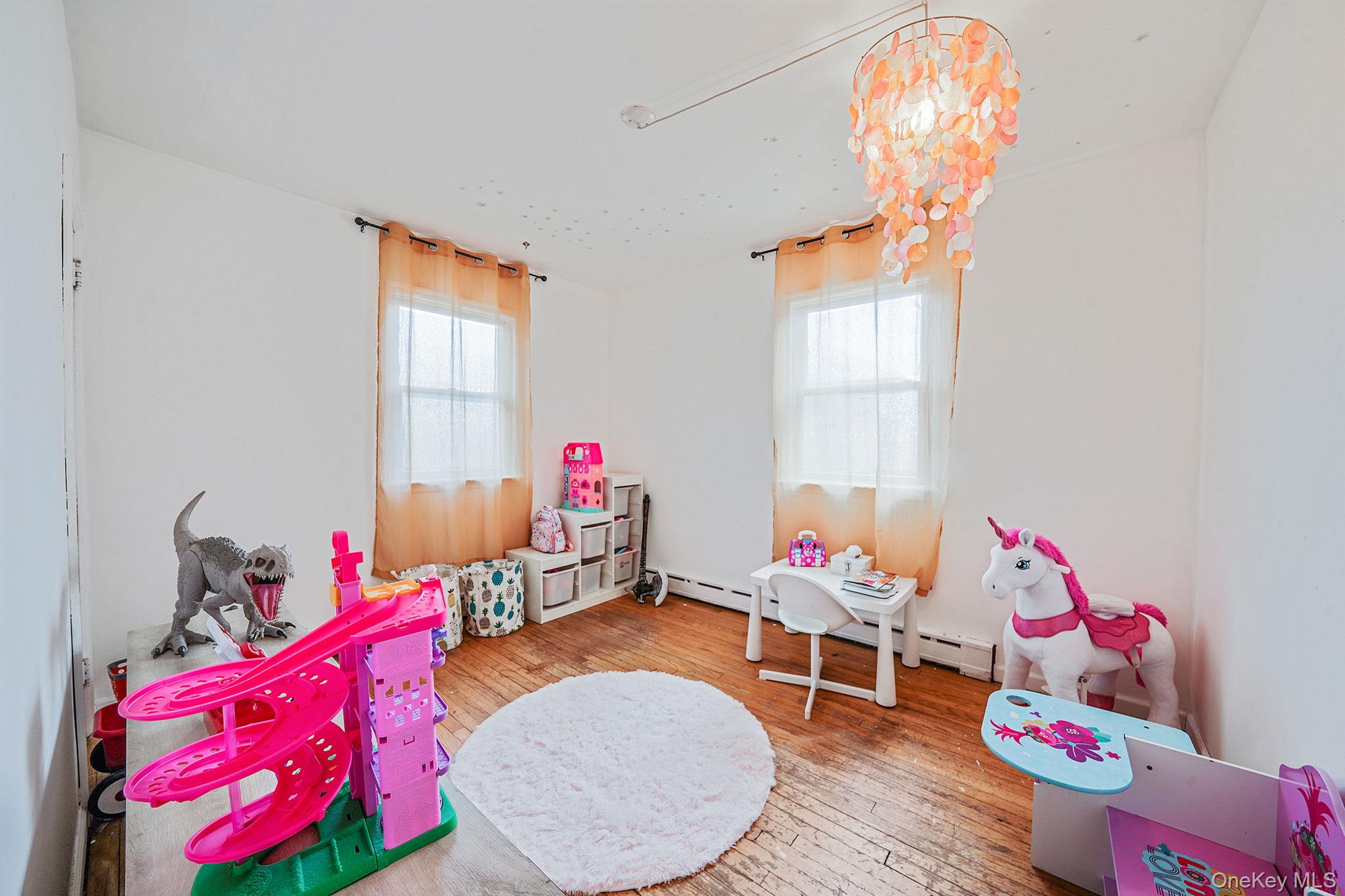 17 Aberdeen Street, Malverne, NY 11565