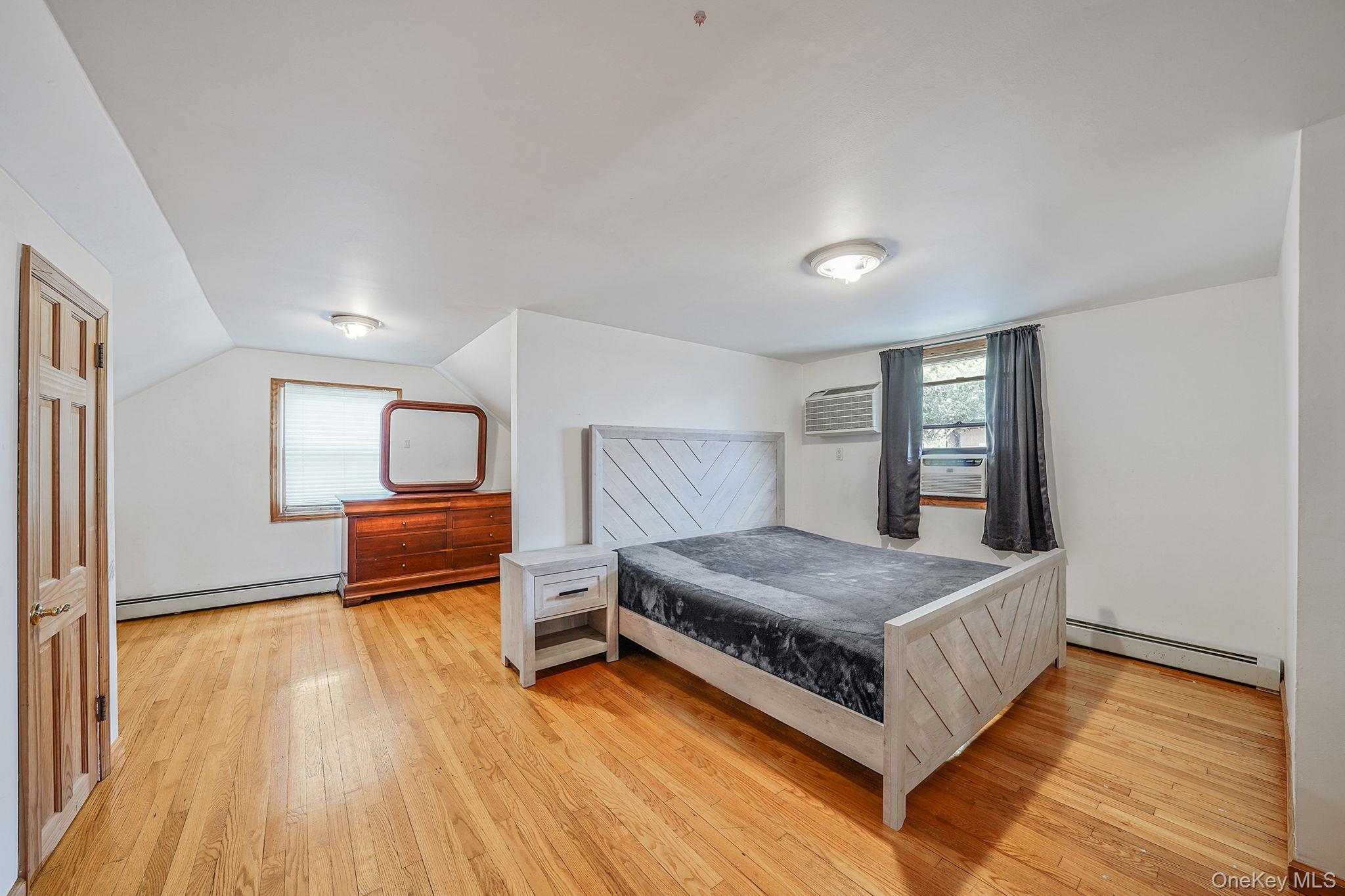 17 Aberdeen Street, Malverne, NY 11565