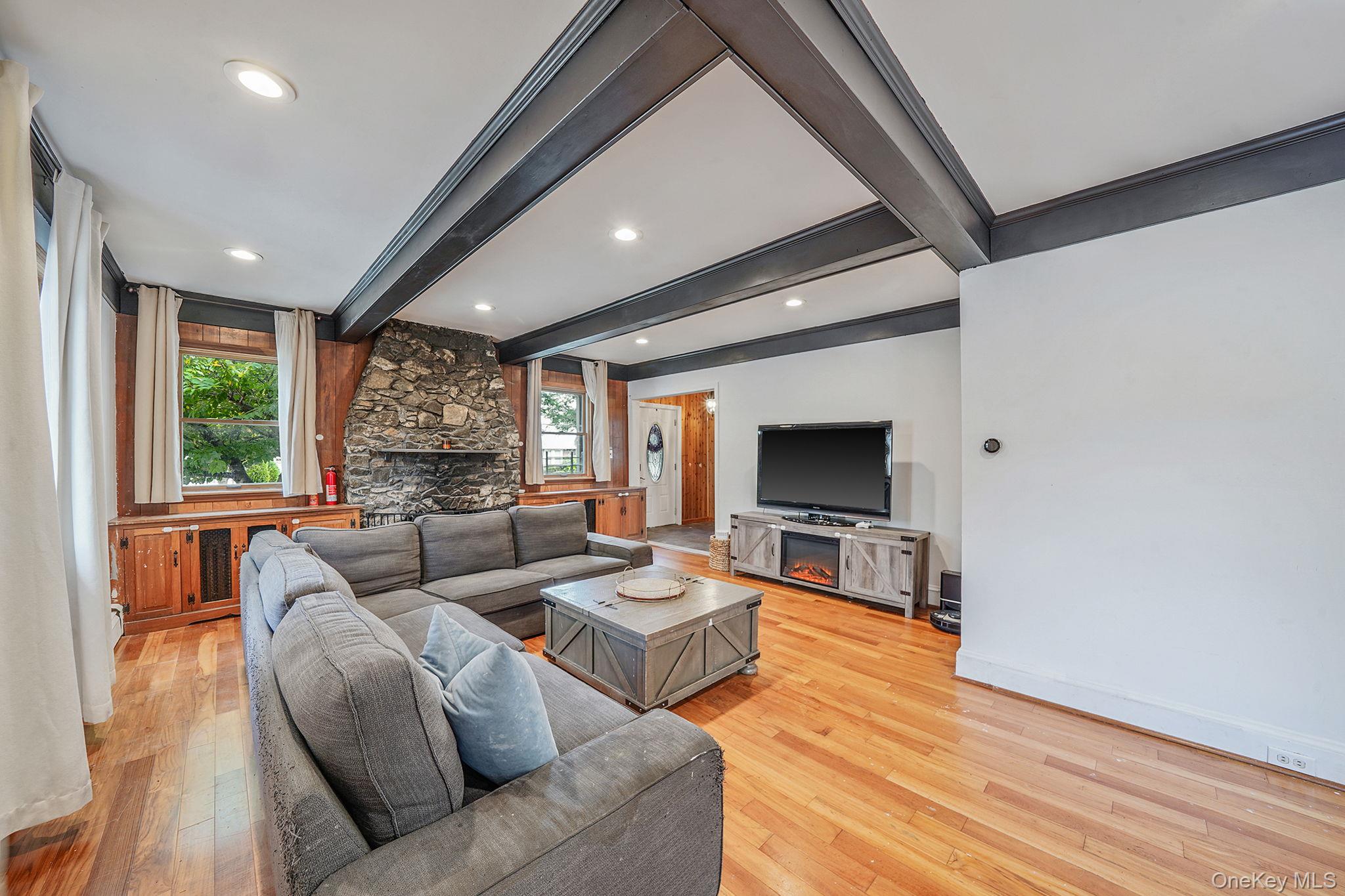 17 Aberdeen Street, Malverne, NY 11565