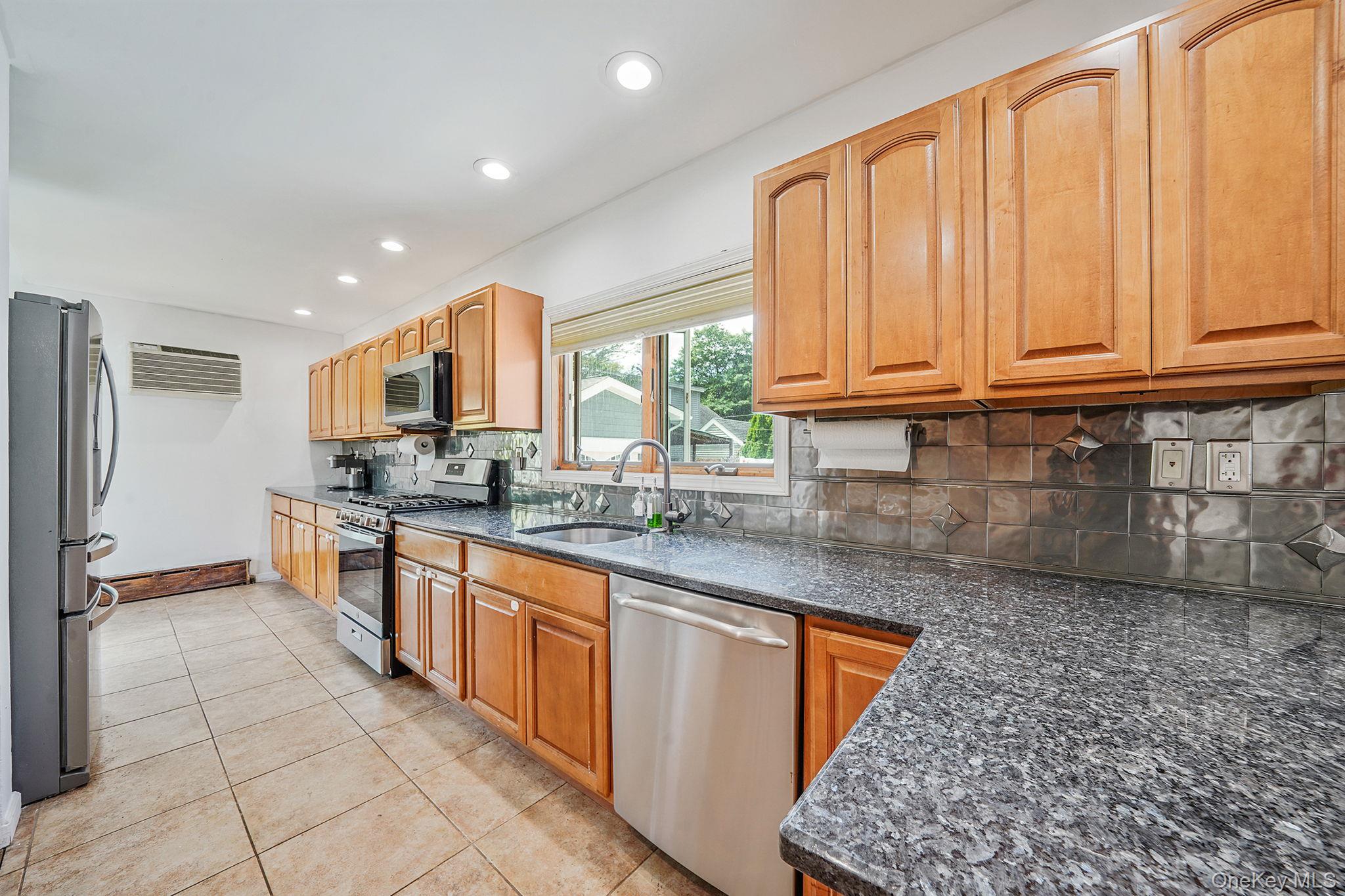 17 Aberdeen Street, Malverne, NY 11565