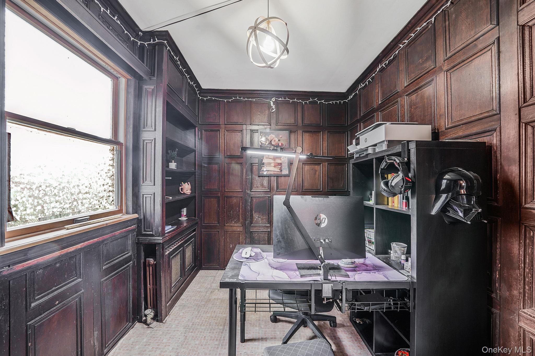 17 Aberdeen Street, Malverne, NY 11565