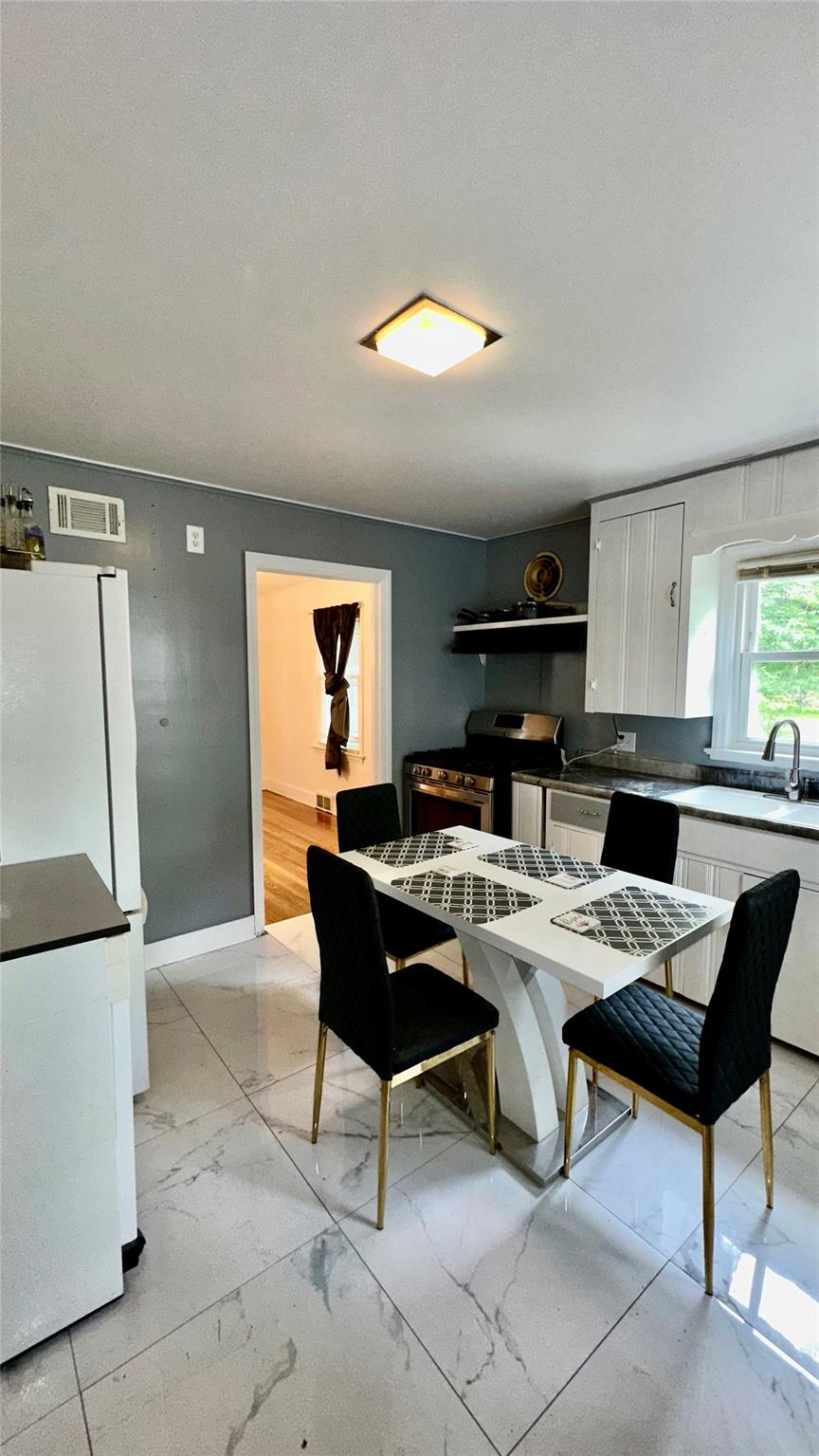 87 Mountain Avenue, Middletown, NY 10940
