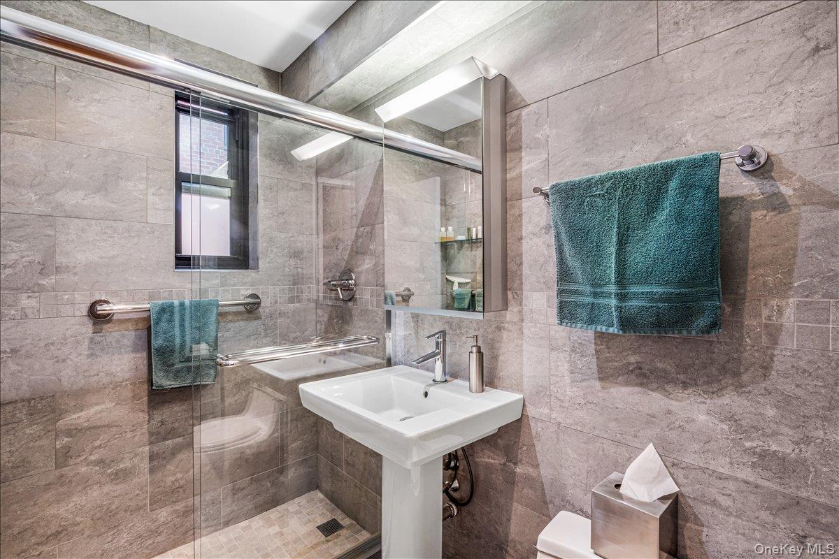 139-15 83 Avenue # 520, Briarwood, NY 11435