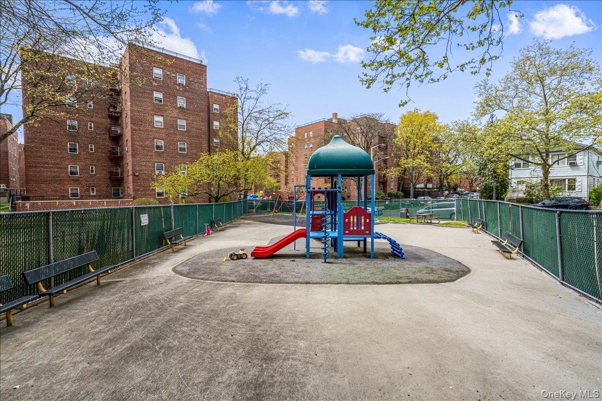 139-15 83 Avenue # 520, Briarwood, NY 11435