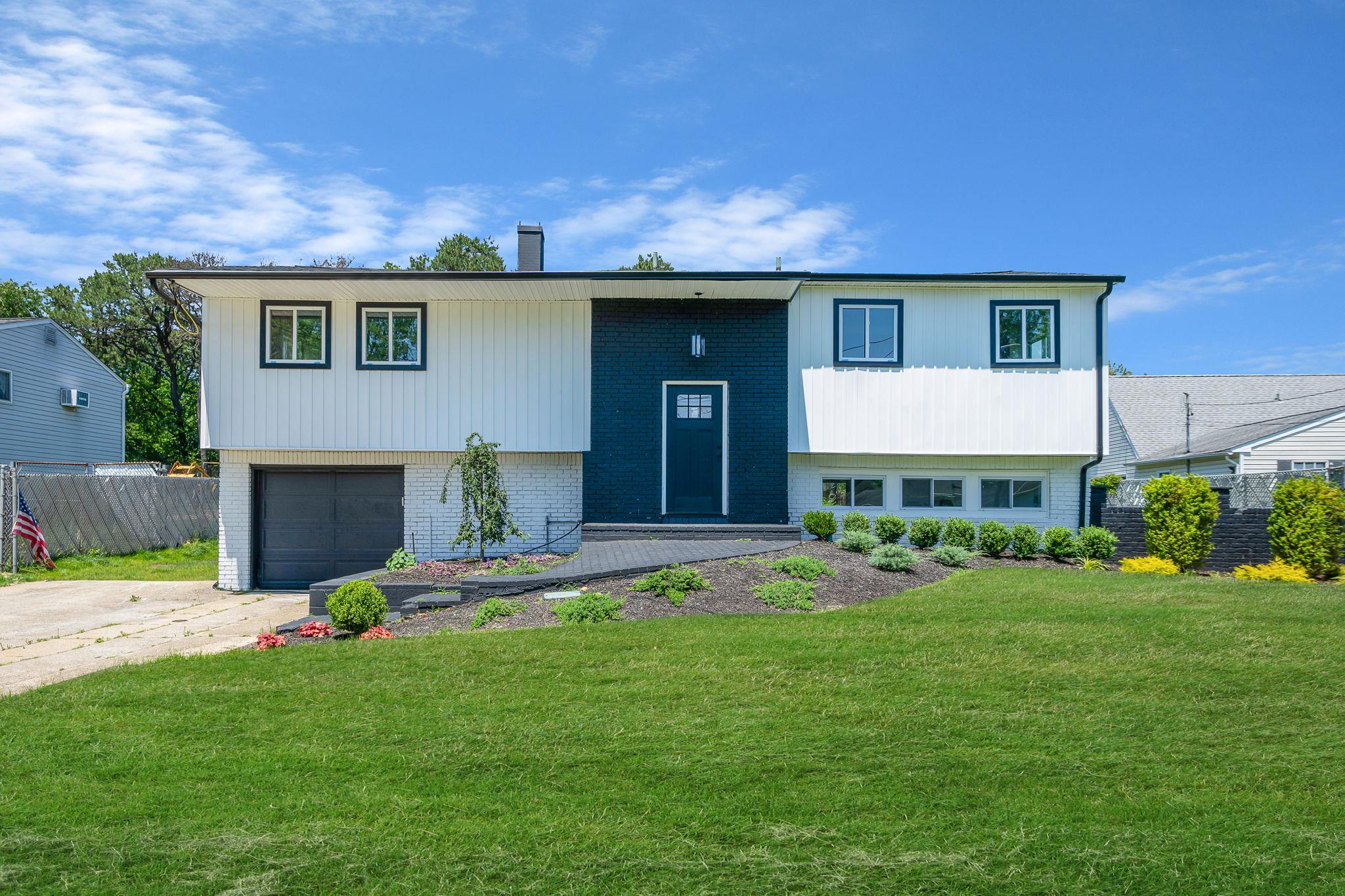 50 Gettysburg Drive, Holbrook, NY 11741