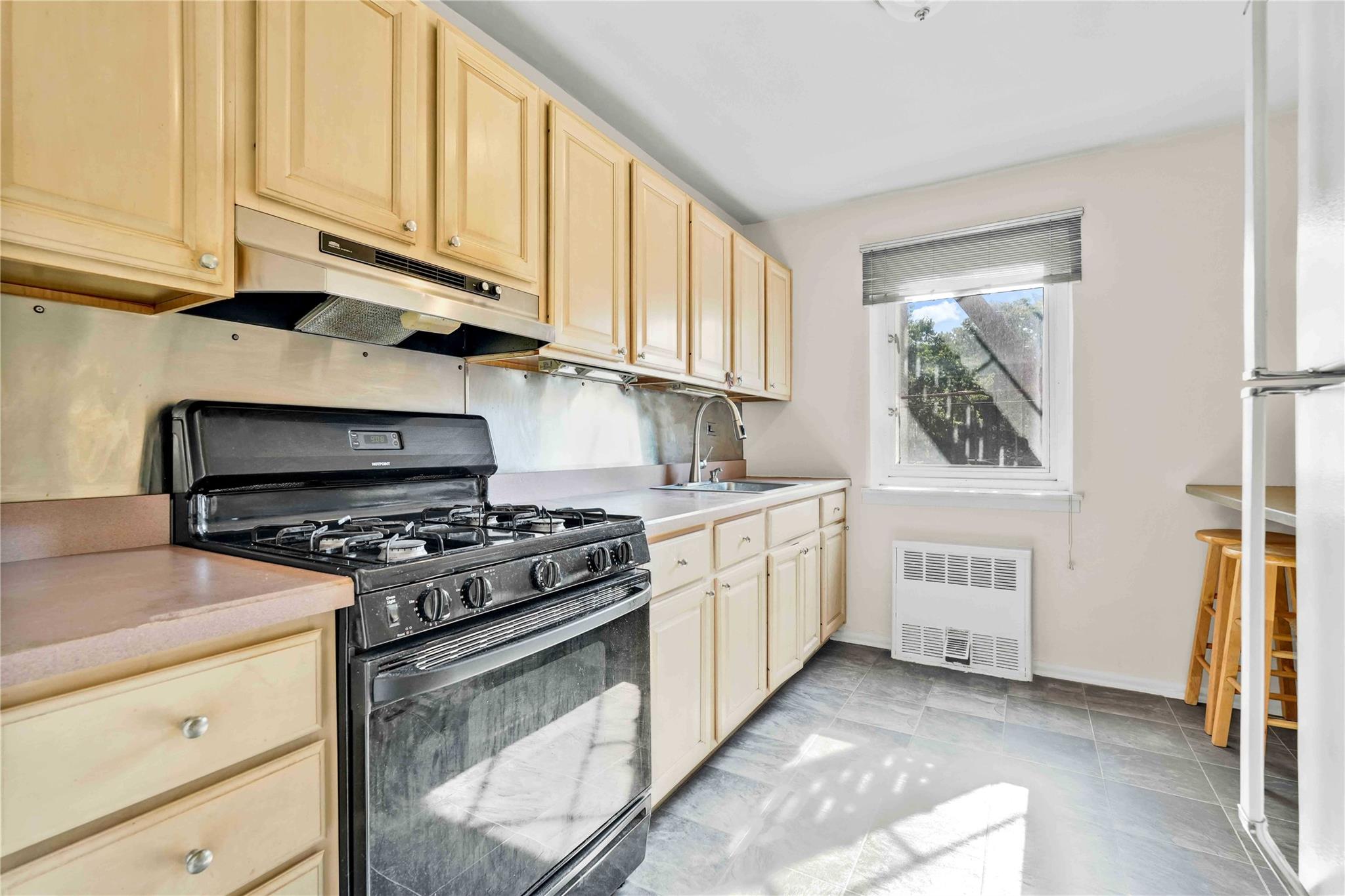 29-49 137 Street # 2H, Flushing, NY 11354