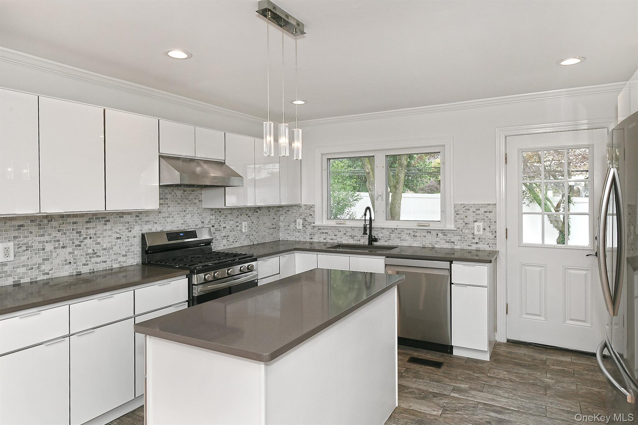 6 Ralph Young Avenue, Glen Cove, NY 11542