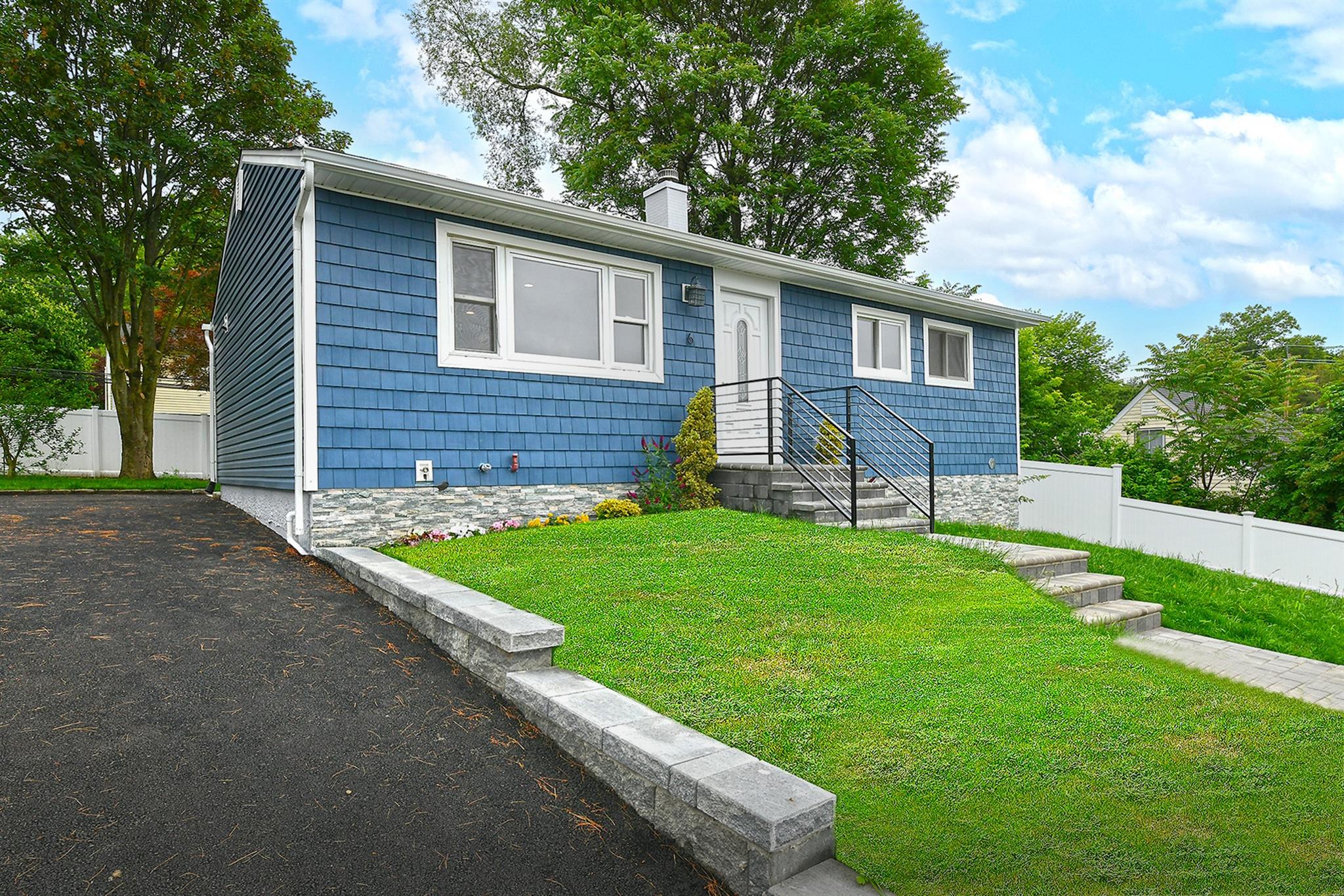 6 Young Avenue, Glen Cove, NY 11542