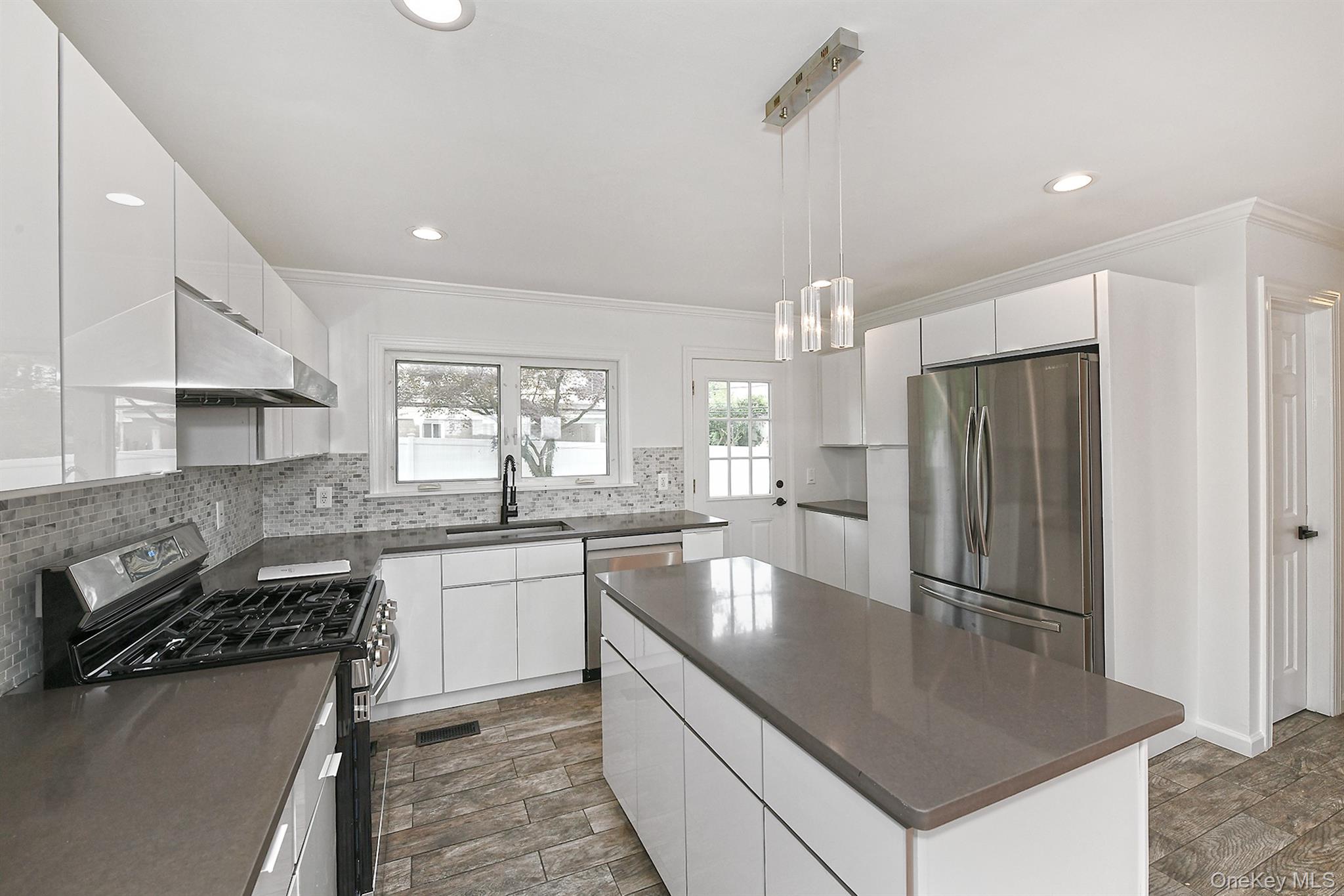 6 Ralph Young Avenue, Glen Cove, NY 11542