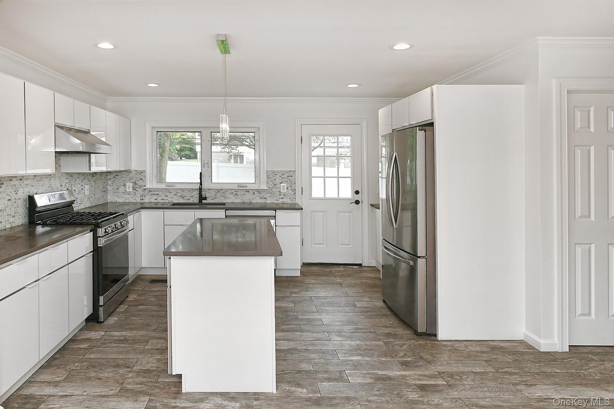 6 Ralph Young Avenue, Glen Cove, NY 11542