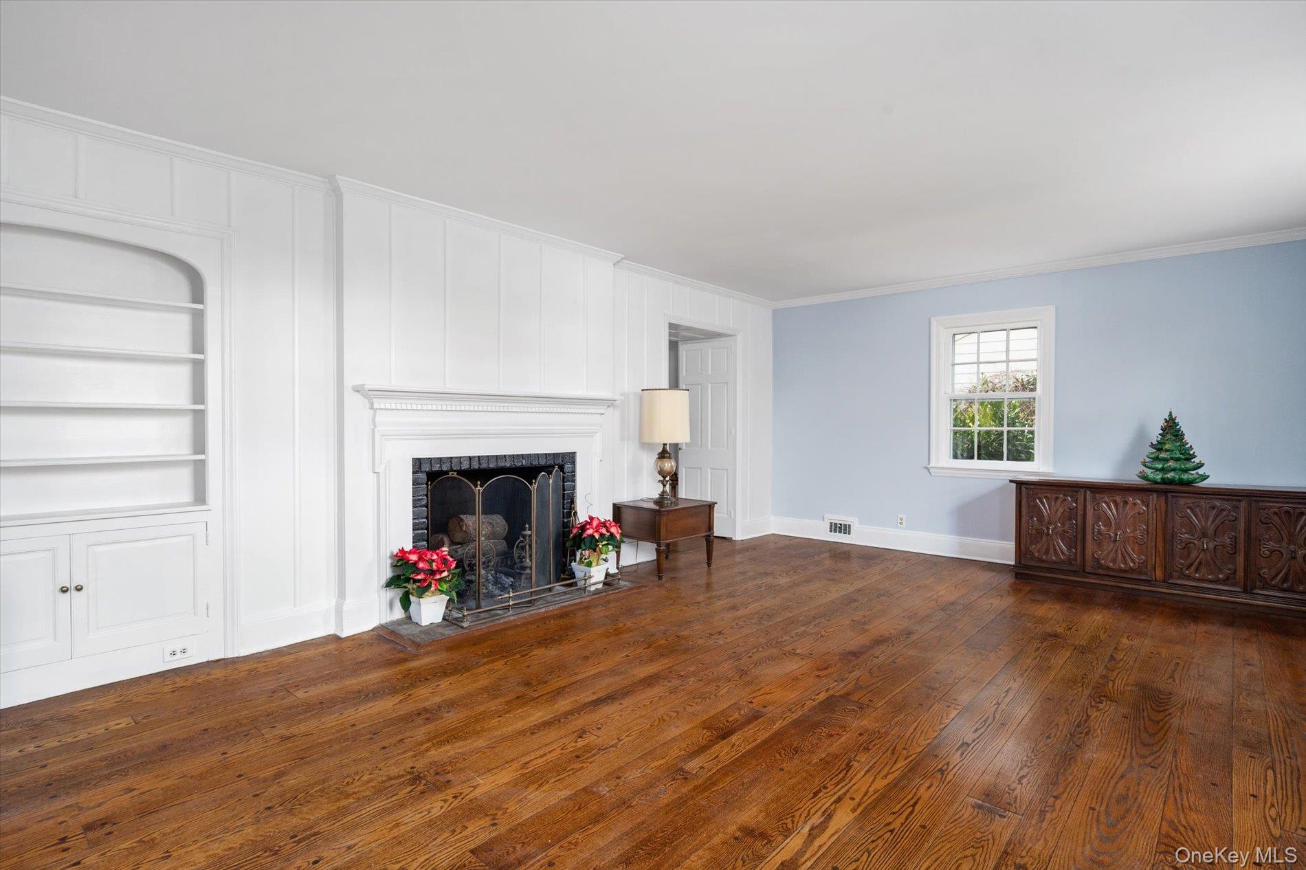 38 Mason Drive, Manhasset, NY 11030