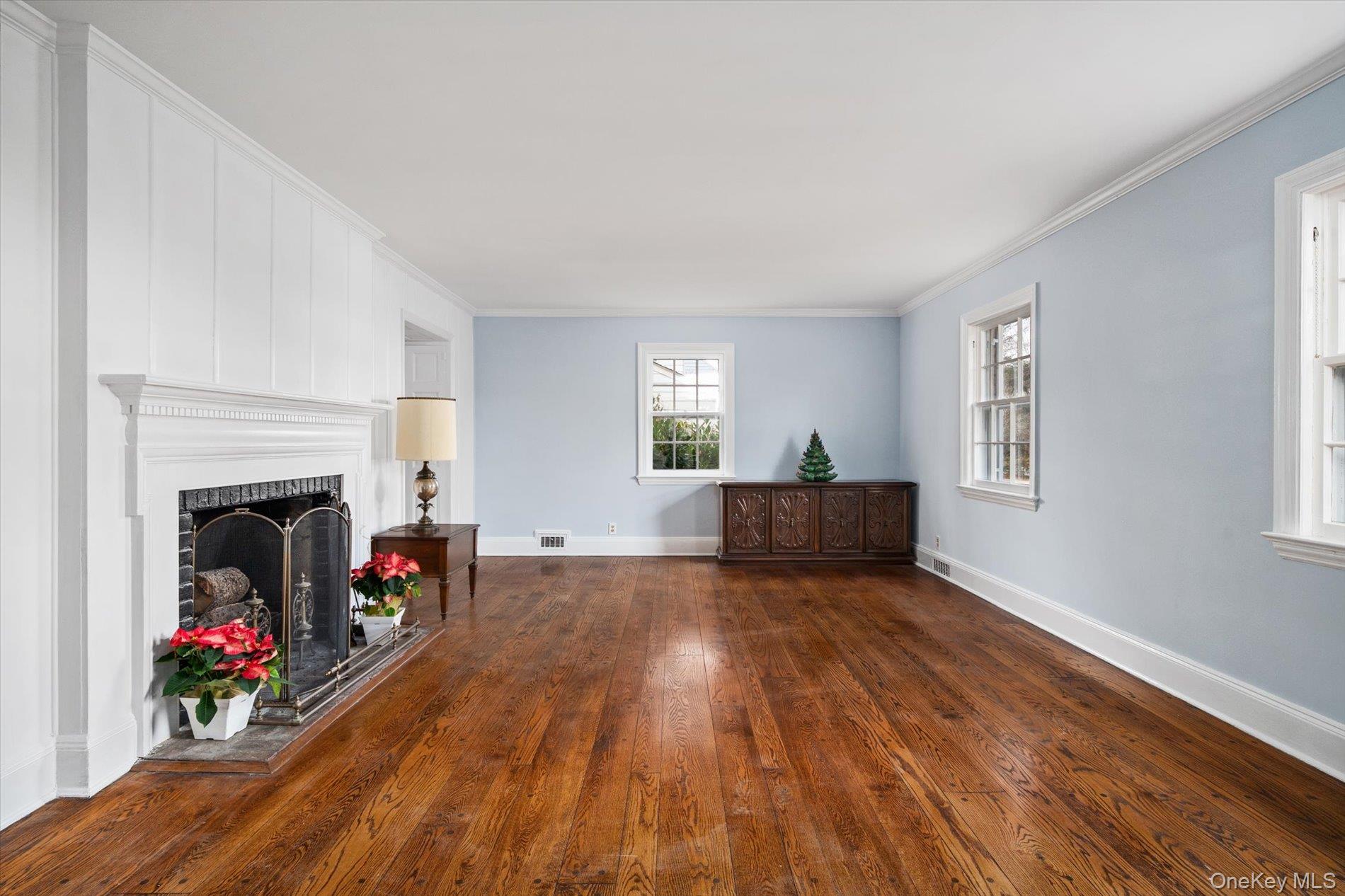 38 Mason Drive, Manhasset, NY 11030