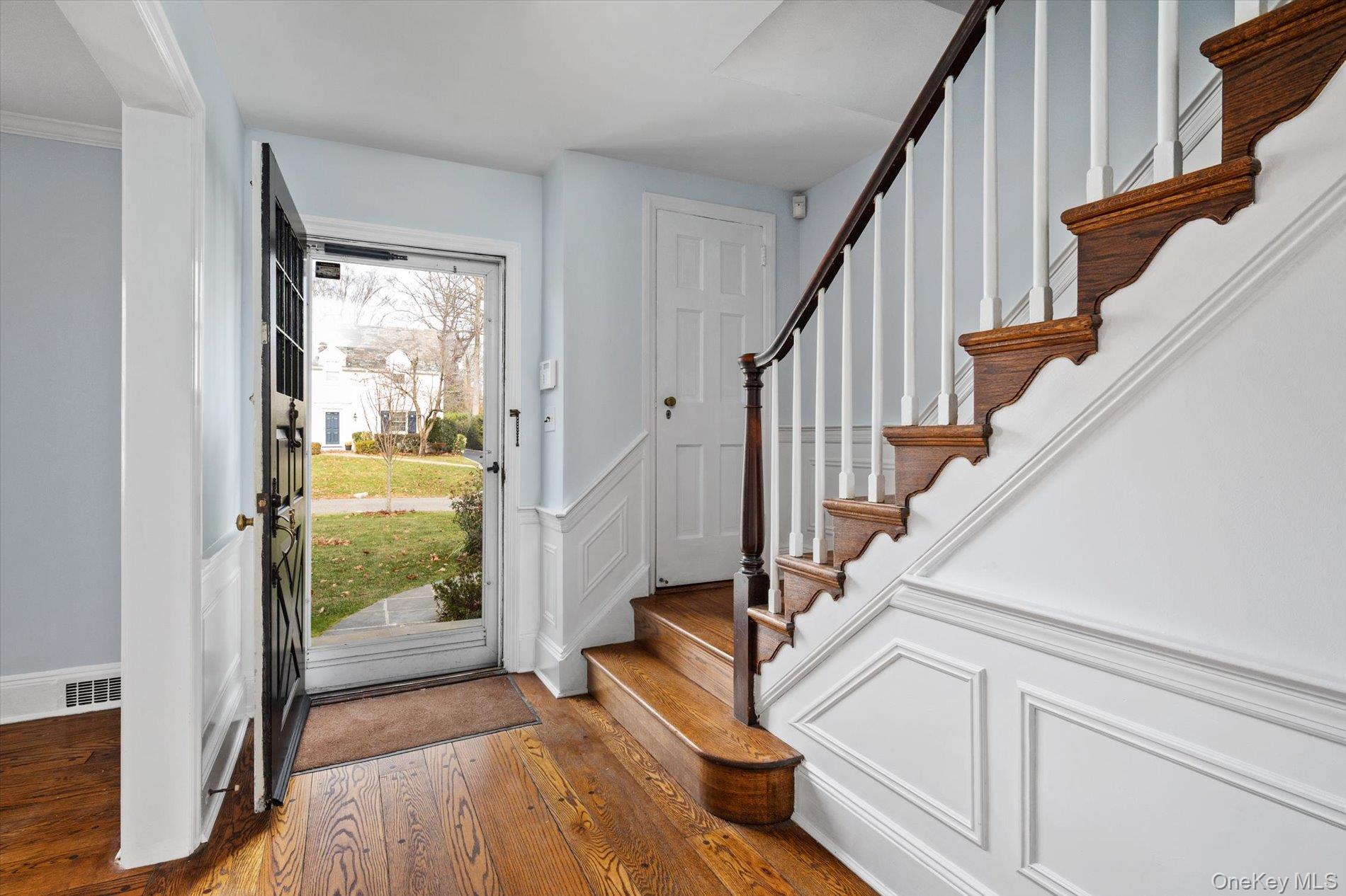 38 Mason Drive, Manhasset, NY 11030