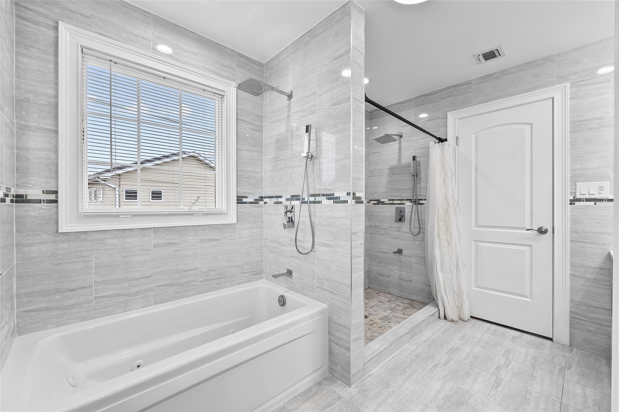 5 Vera Avenue, Plainview, NY 11803